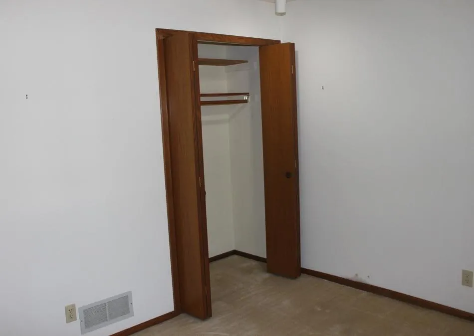 Photo 11 of 1913 Fox Ridge Drive Unit B