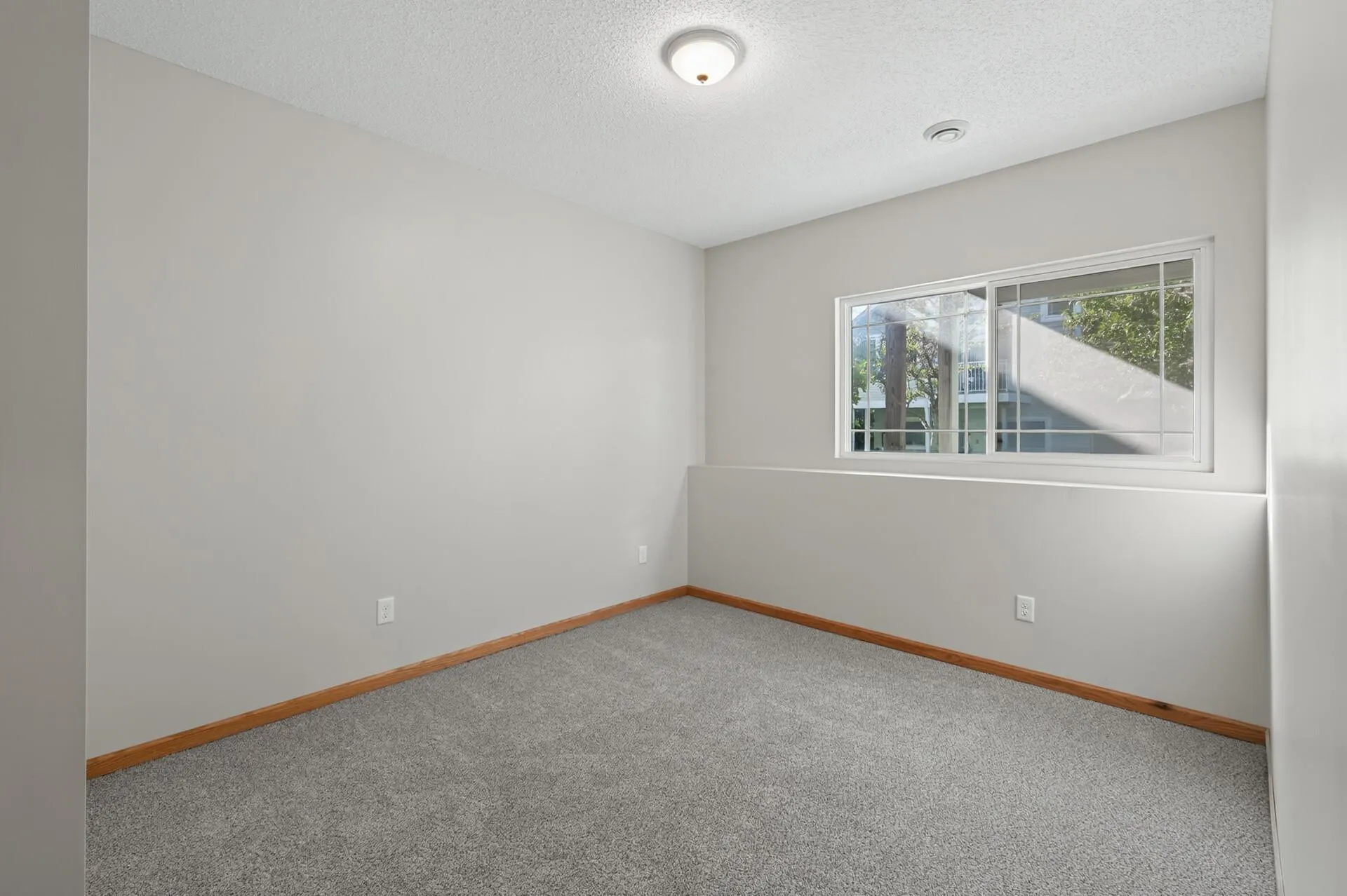 Photo 23 of 594 Sutherland Drive