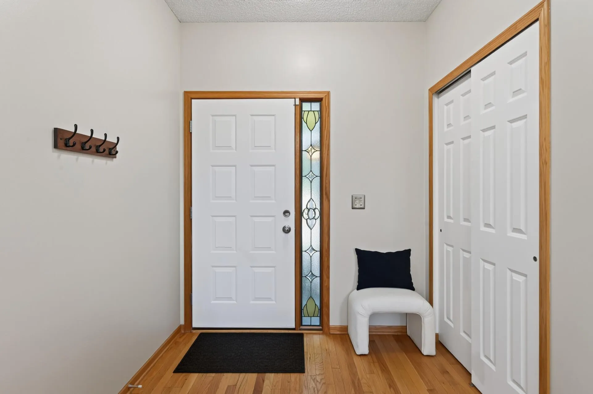 Photo 4 of 594 Sutherland Drive