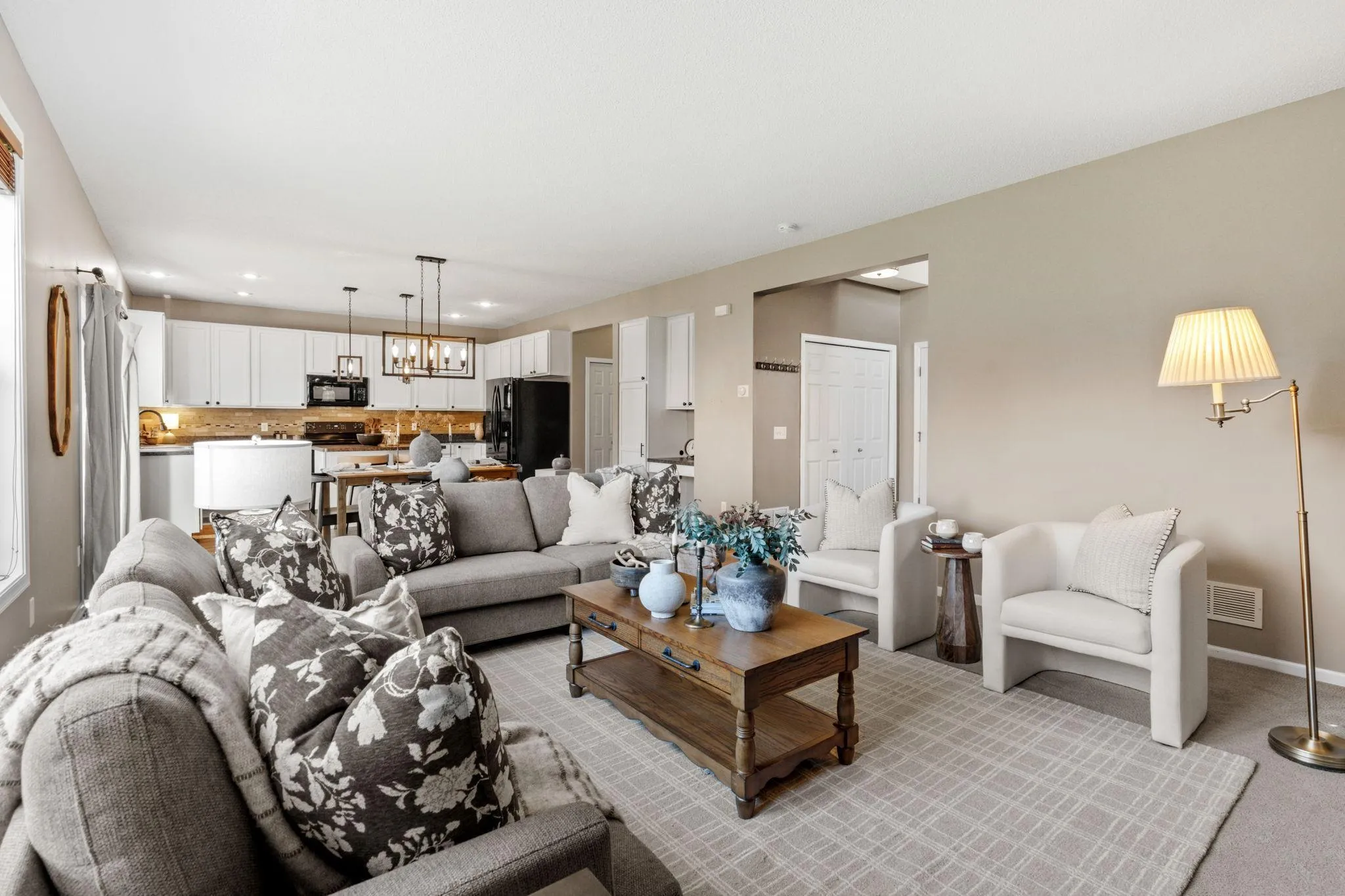 Photo 7 of 16296 Fallbrook Drive