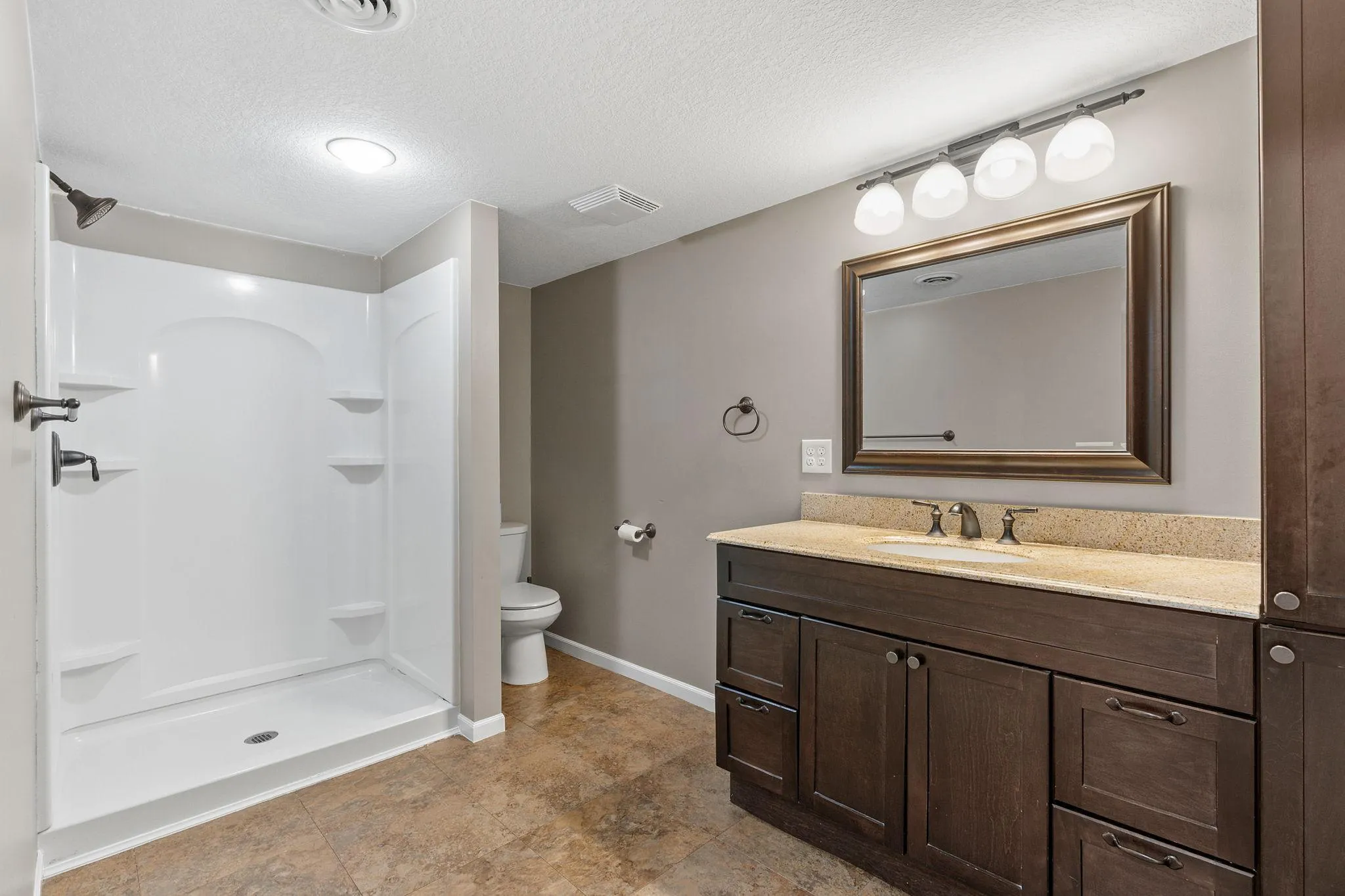 Photo 32 of 16296 Fallbrook Drive