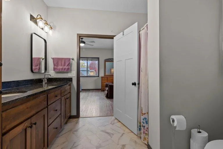 Photo 8 of 2899 Eastview Court