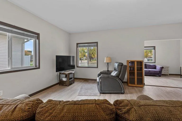 Photo 17 of 2899 Eastview Court