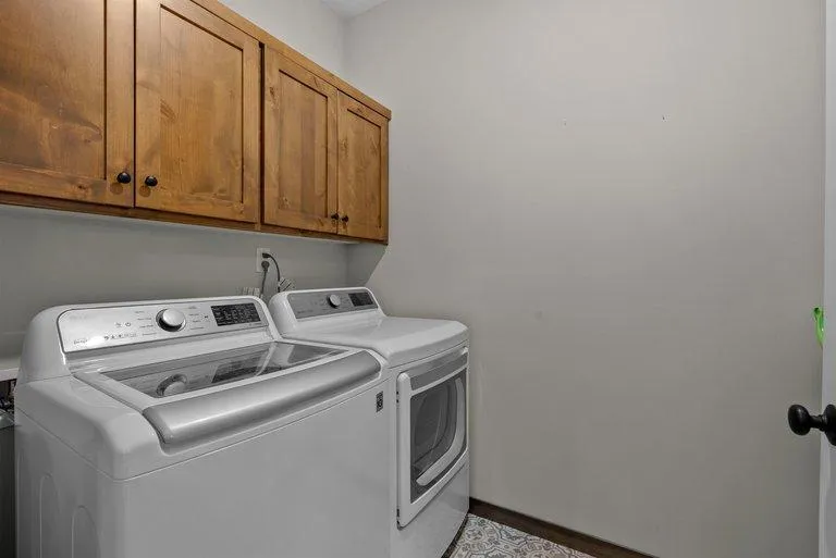 Photo 14 of 2899 Eastview Court