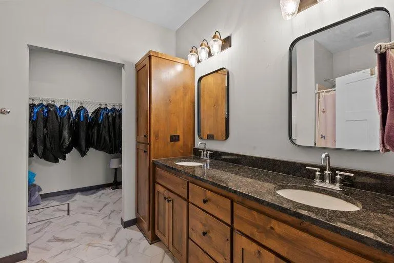Photo 10 of 2899 Eastview Court