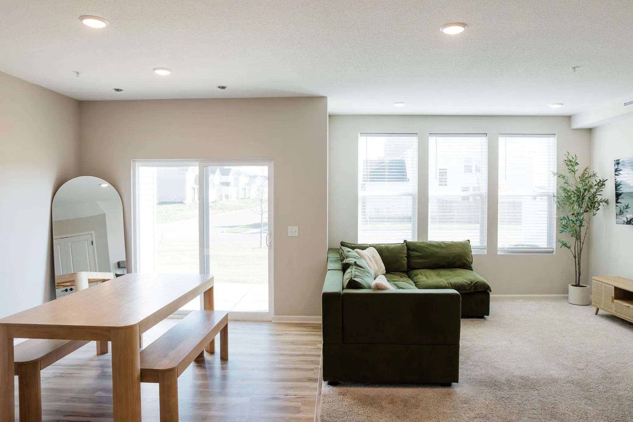 Photo 4 of 14948 Athlone Place