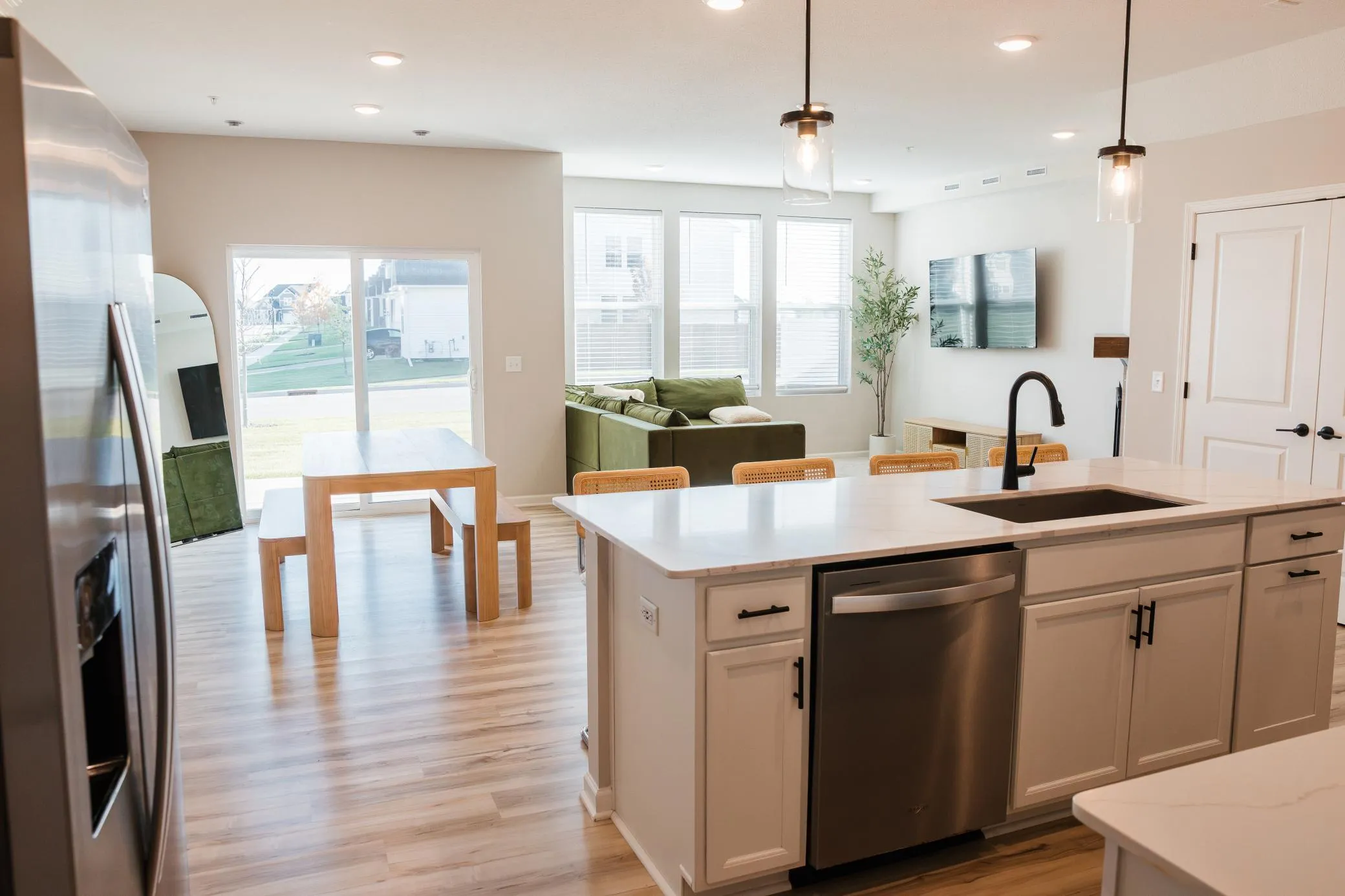 Photo 3 of 14948 Athlone Place