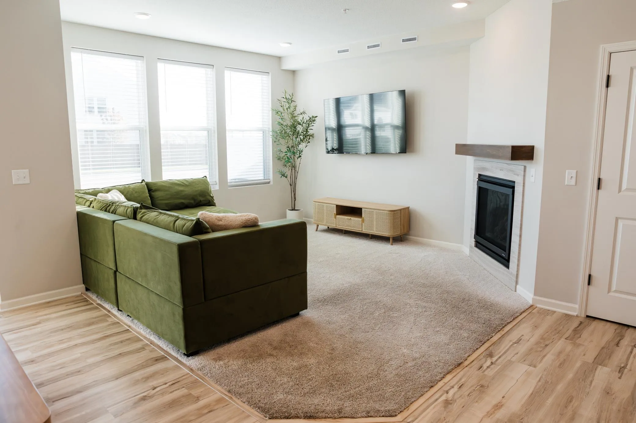 Photo 7 of 14948 Athlone Place