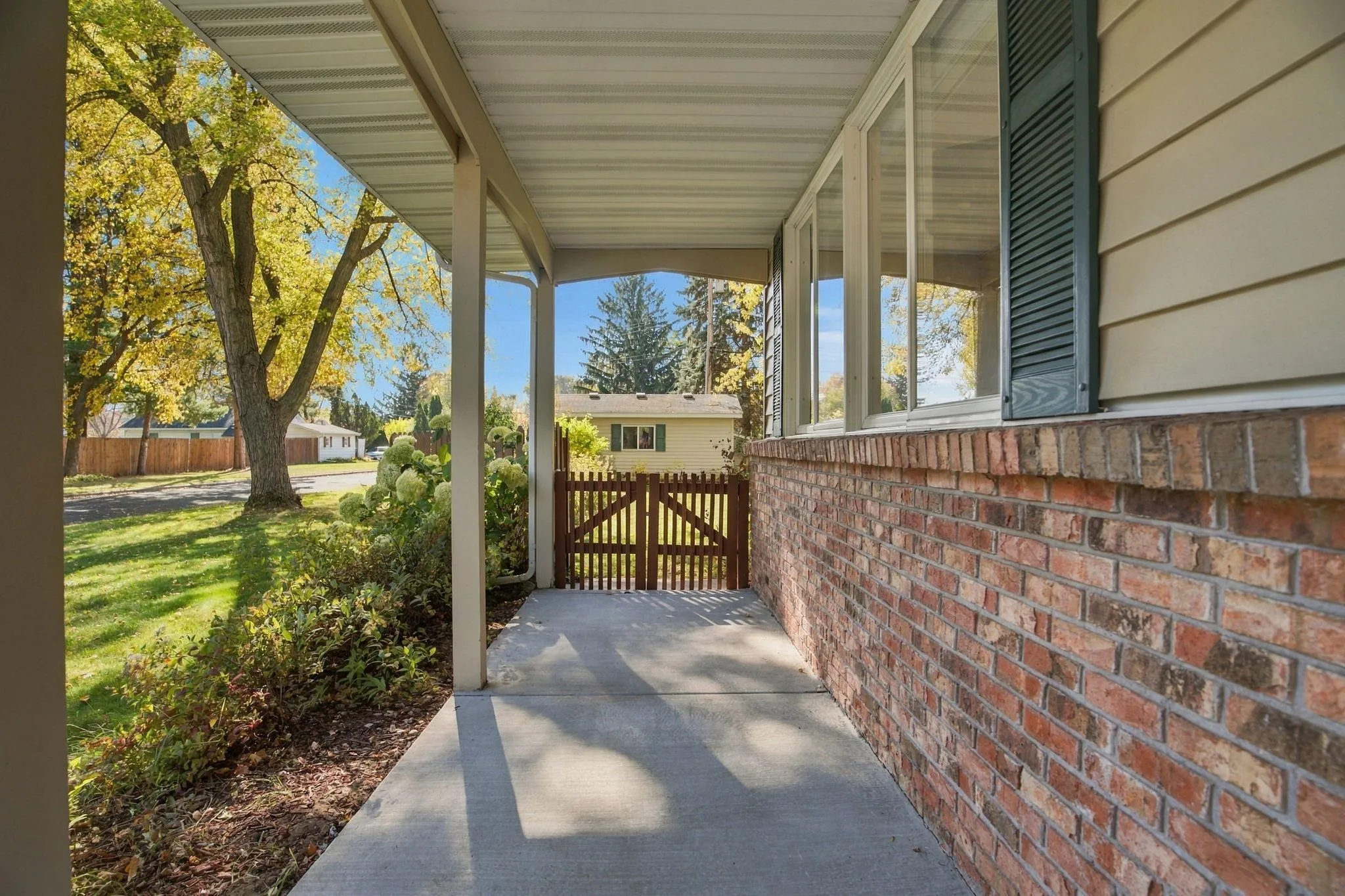 Photo 4 of 2430 Floral Drive