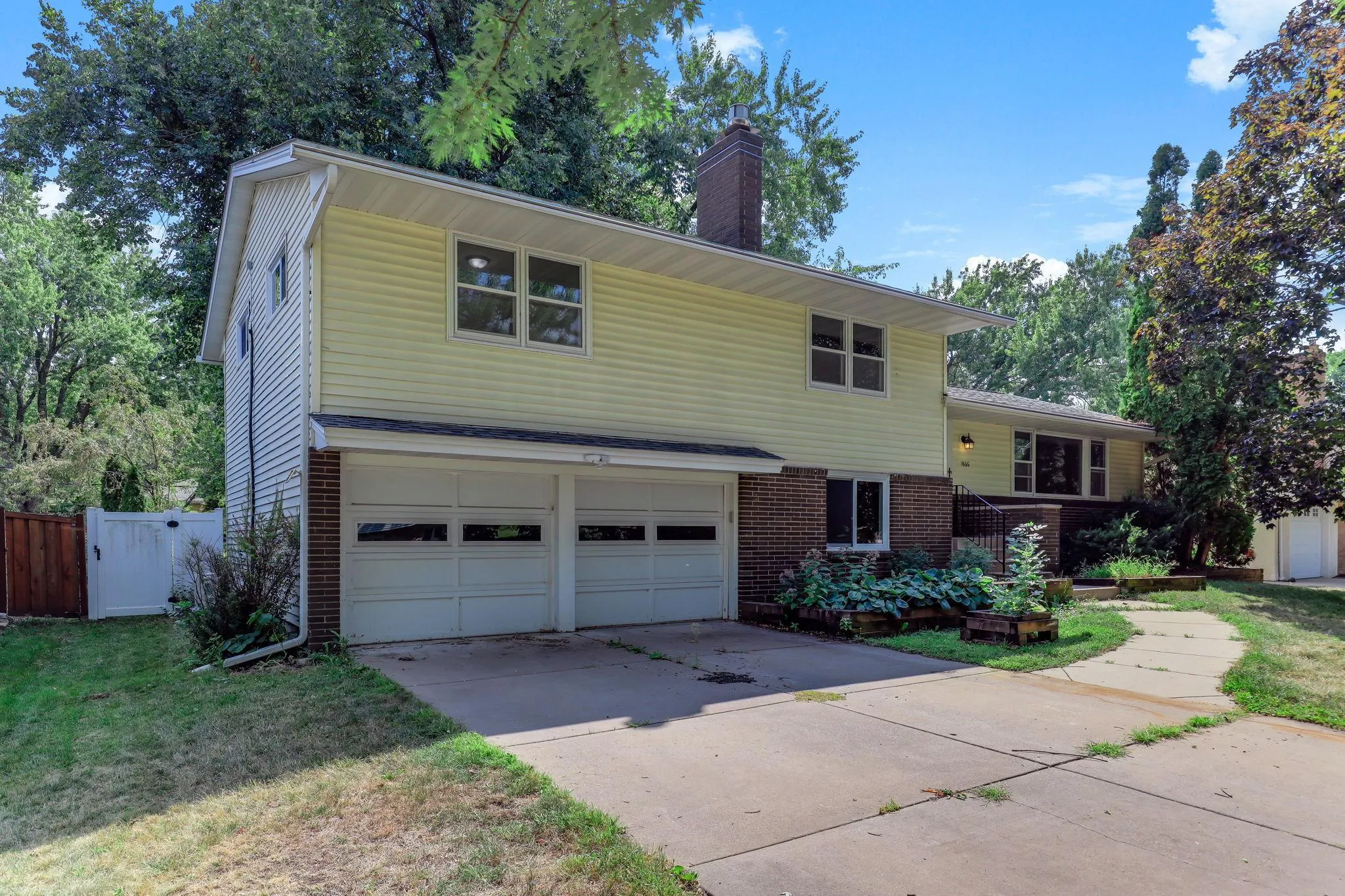 Photo 6 of 1866 Shryer W Avenue