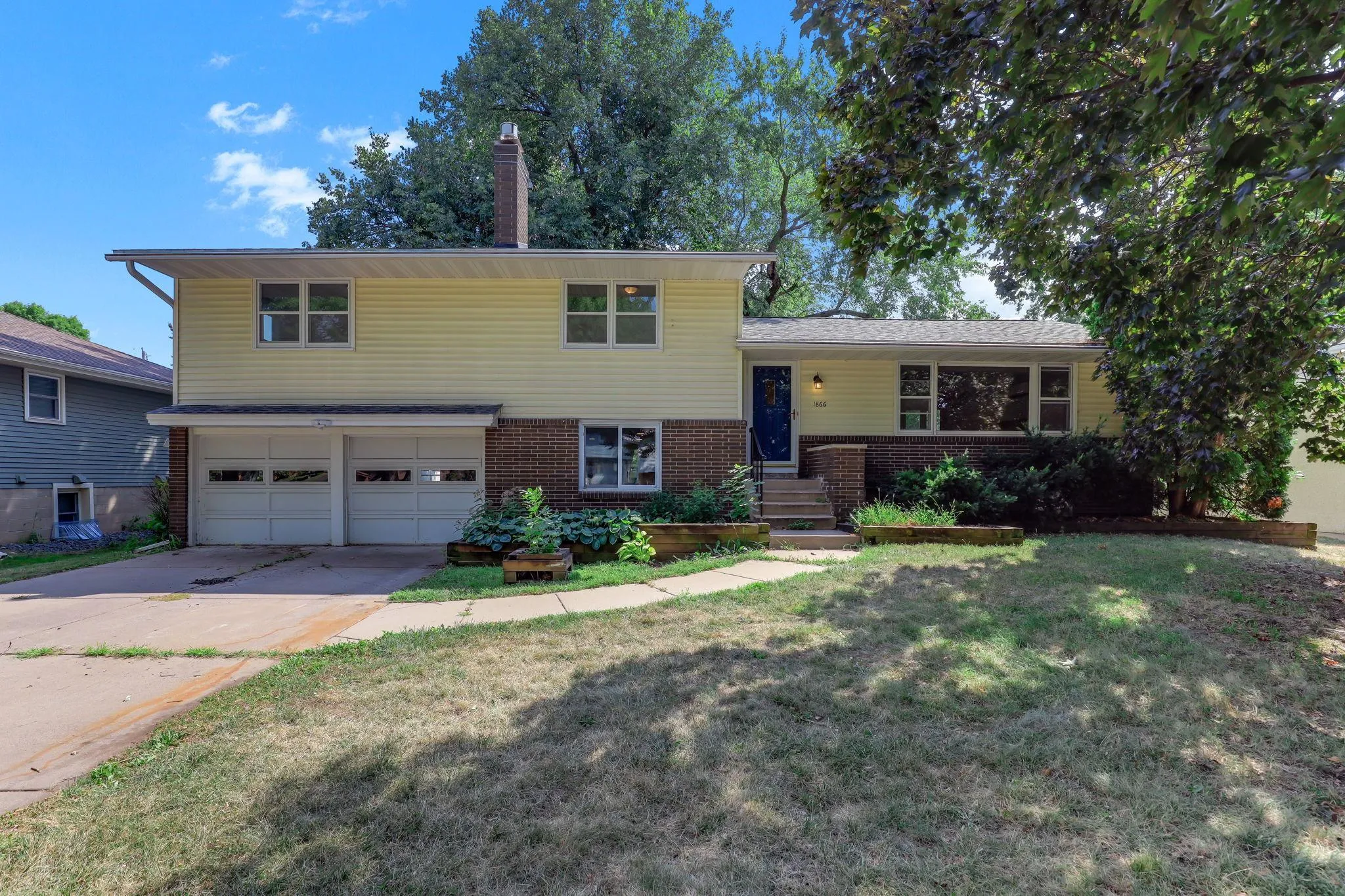 Photo 5 of 1866 Shryer W Avenue