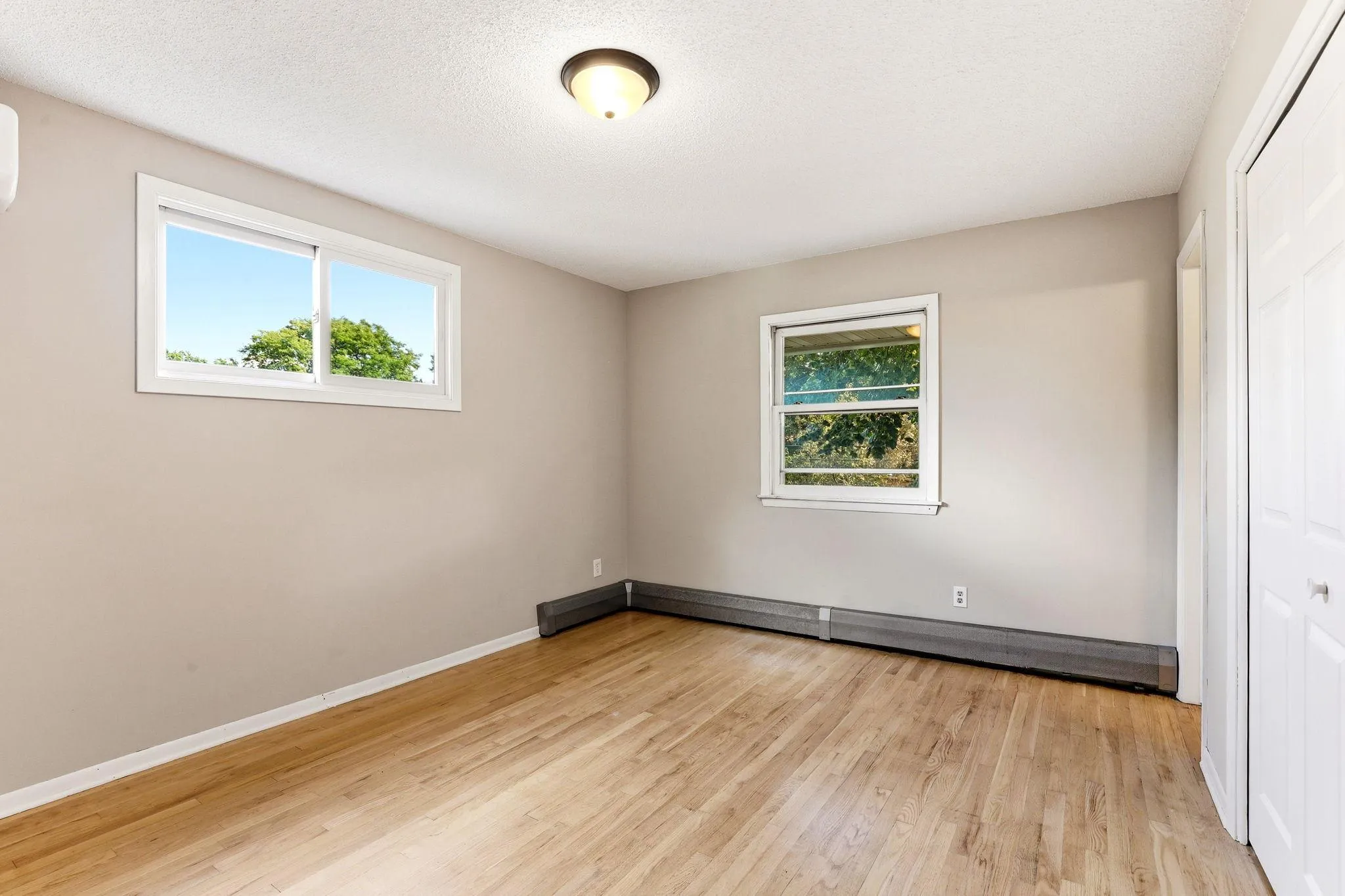 Photo 17 of 1866 Shryer W Avenue