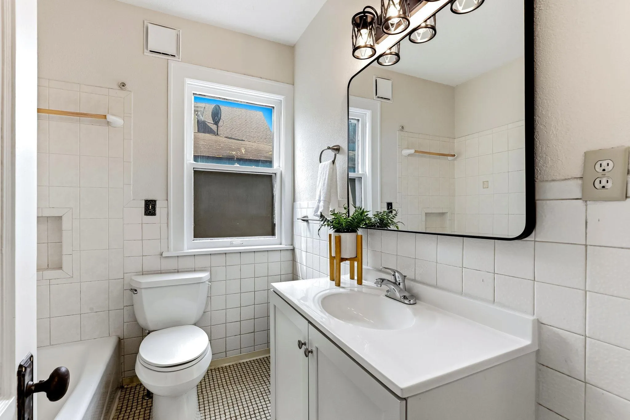 Photo 12 of 706 Fuller Avenue