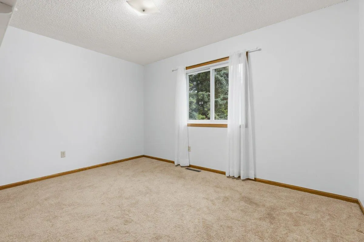 Photo 15 of 10961 Fillmore Ne Street
