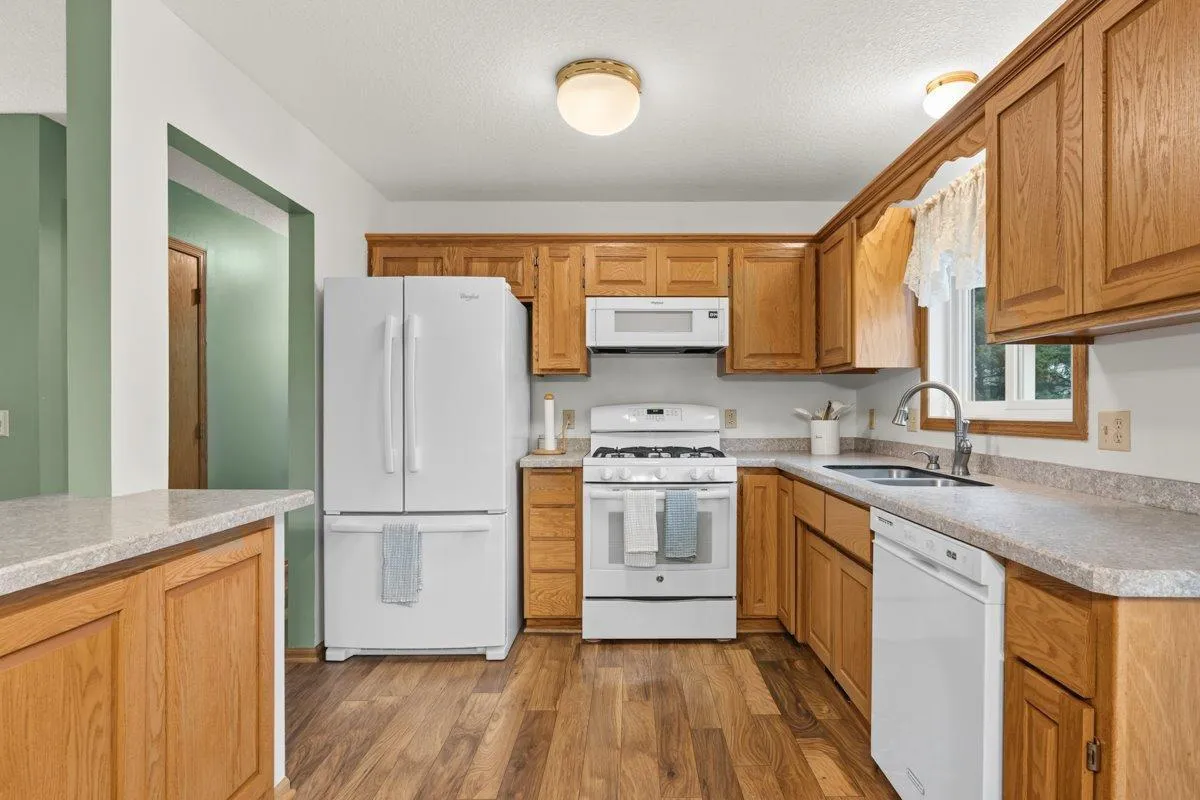Photo 11 of 10961 Fillmore Ne Street