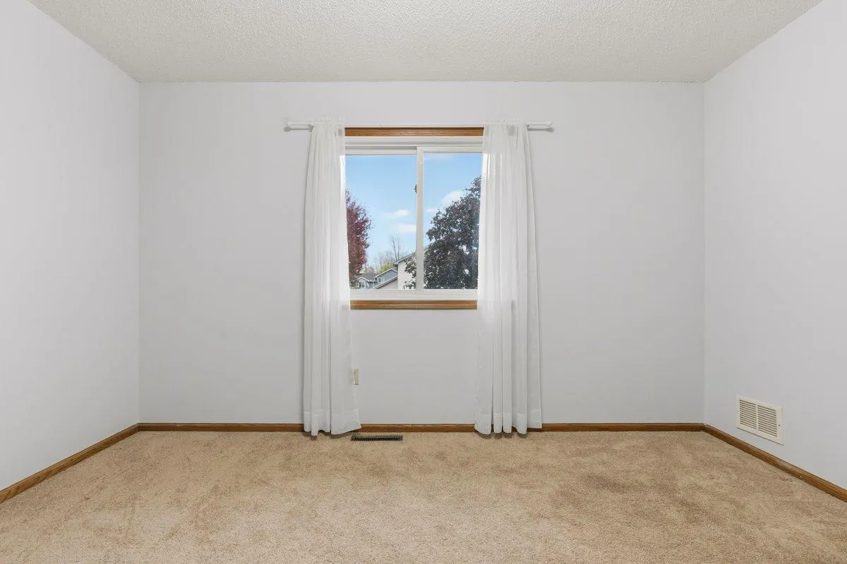 Photo 16 of 10961 Fillmore Ne Street