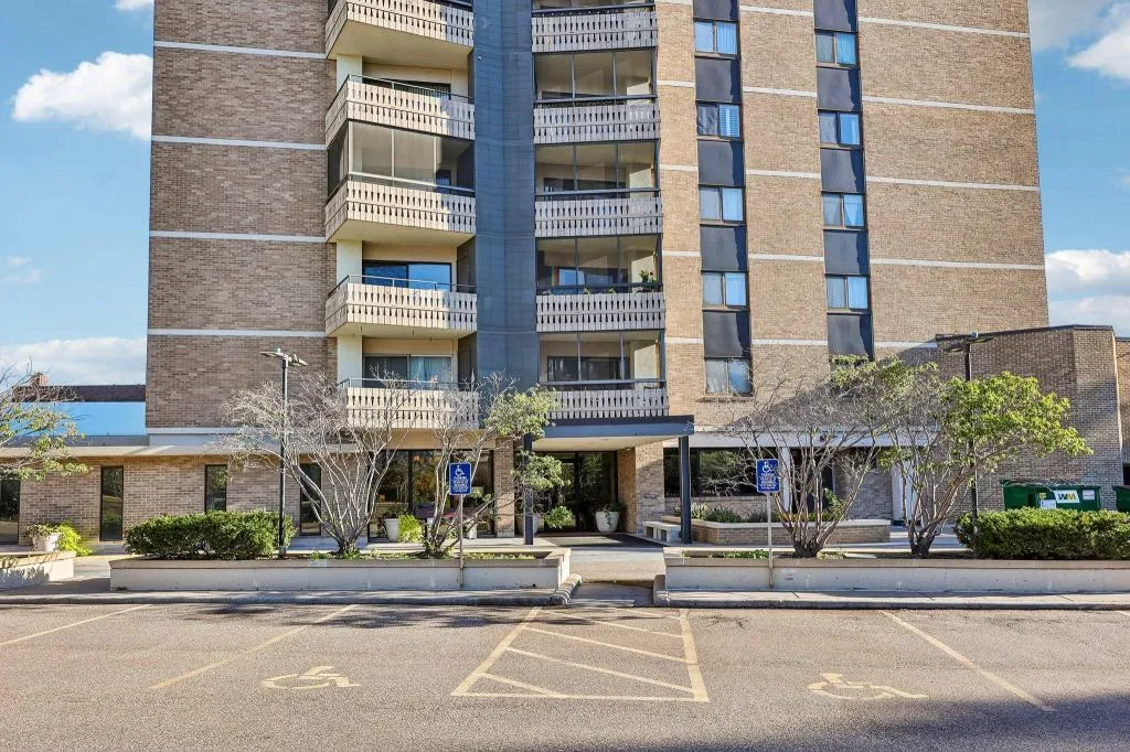 Photo 27 of 410 Groveland Avenue Unit 305