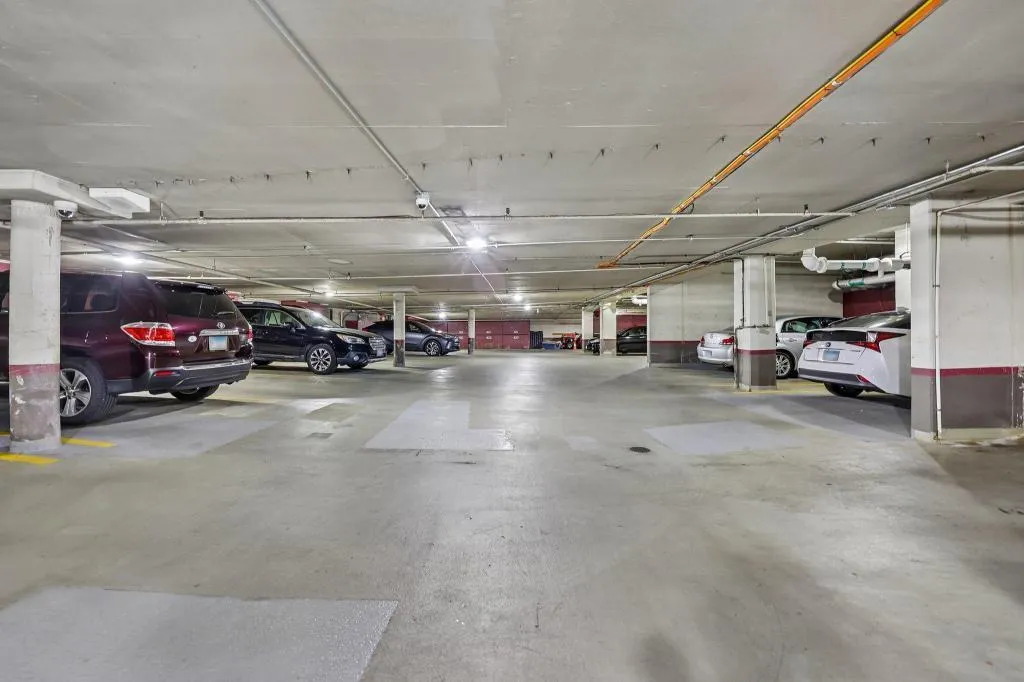 Photo 34 of 410 Groveland Avenue Unit 305