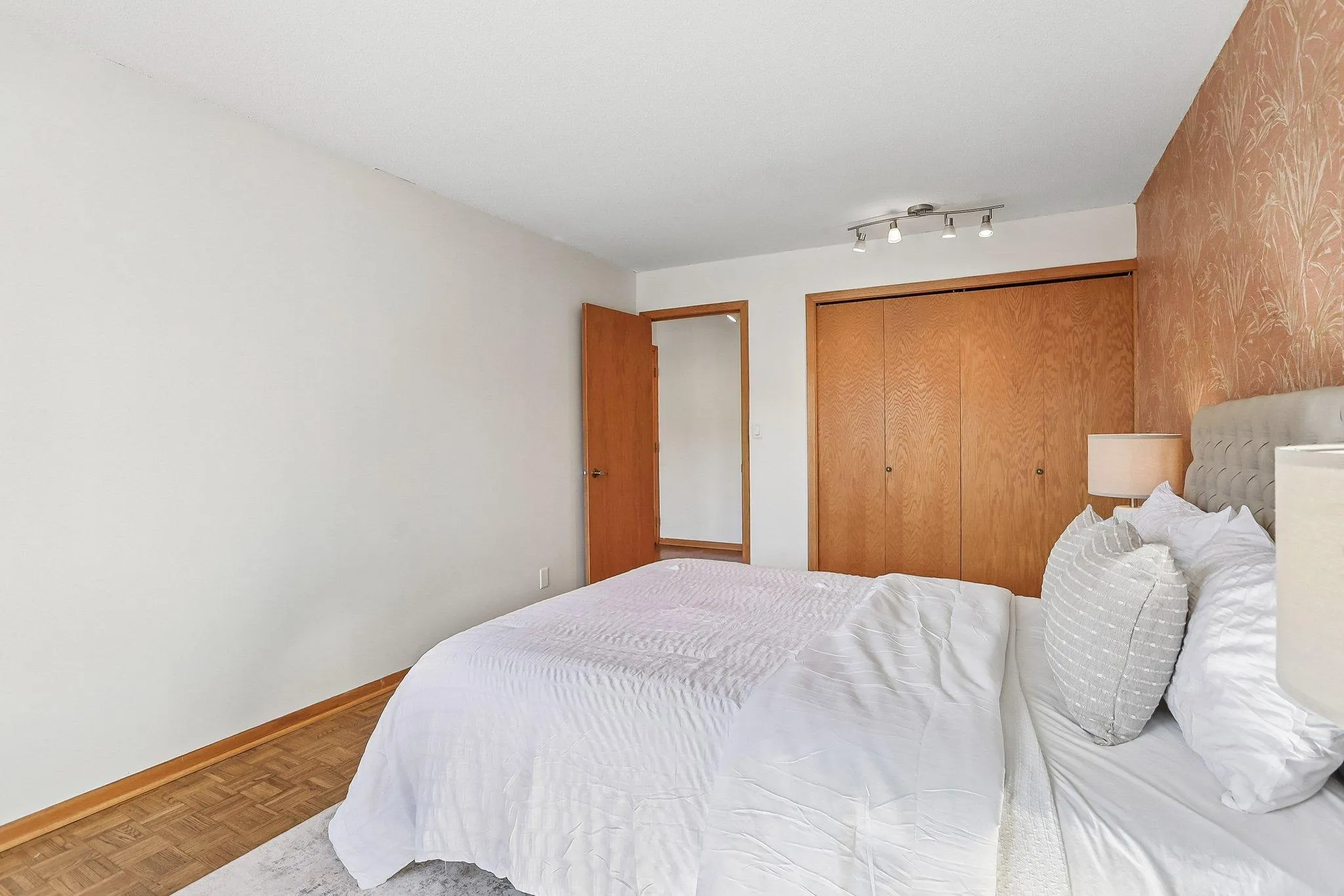 Photo 14 of 410 Groveland Avenue Unit 305