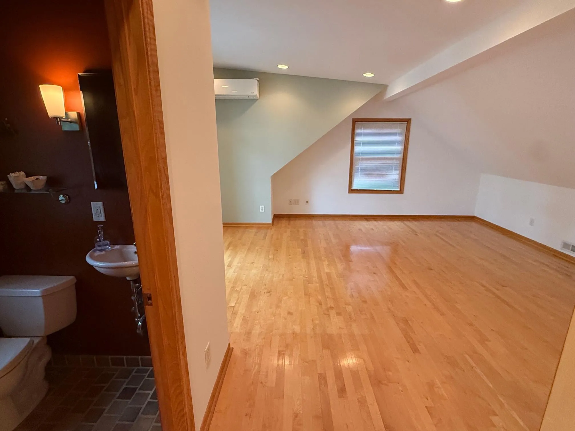 Photo 7 of 1411 Hartford Avenue