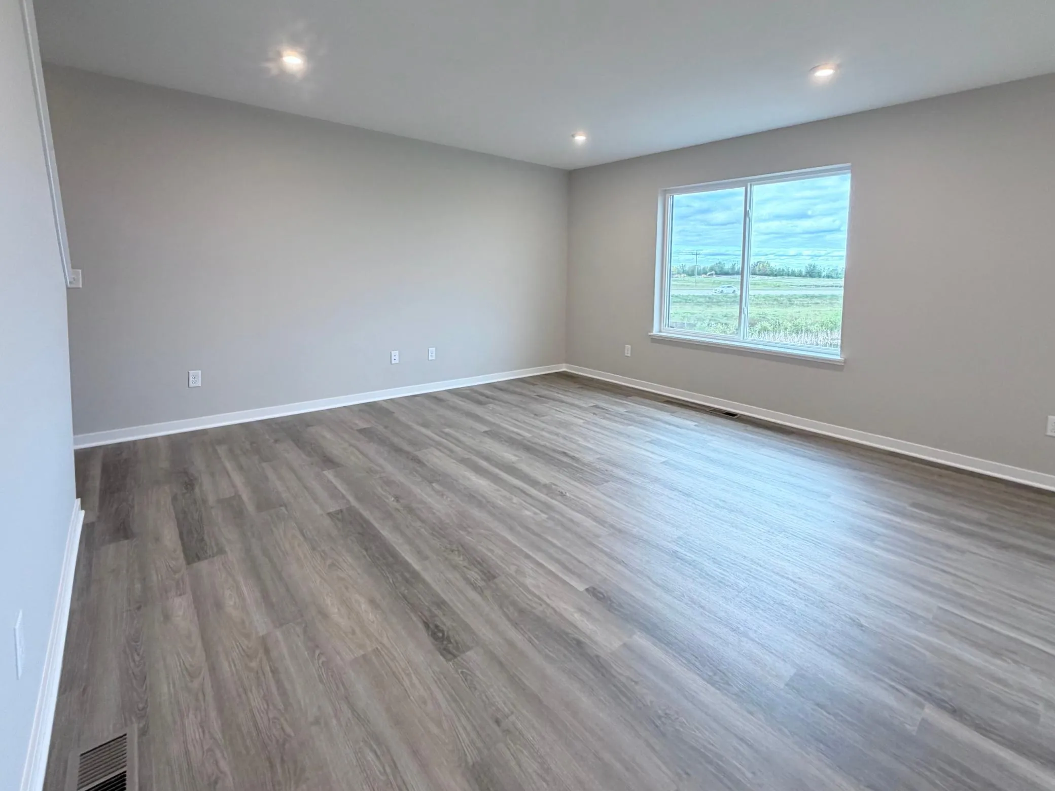 Photo 4 of 3042 Jandura Ne Avenue