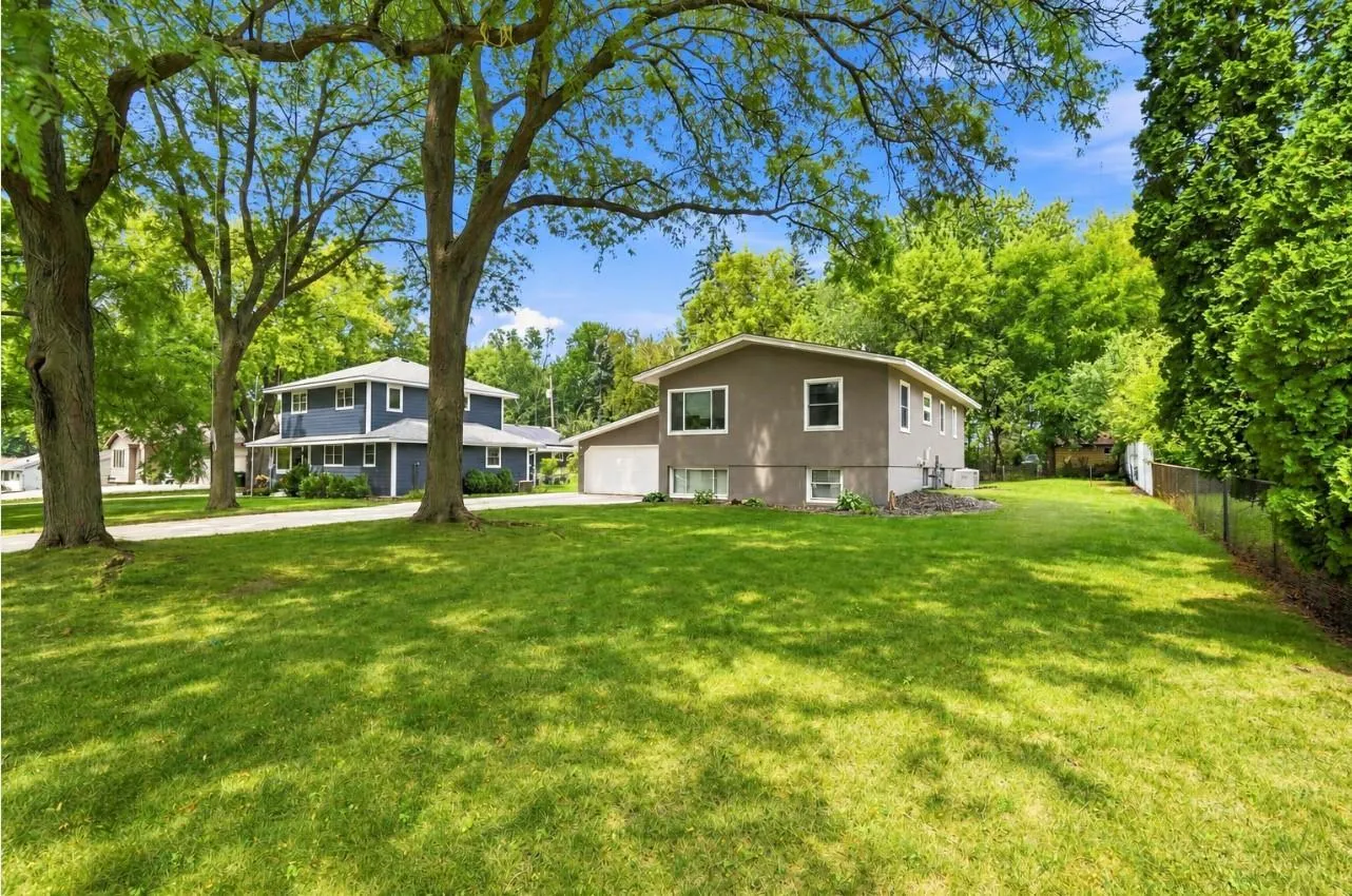 Photo 4 of 933 Island Lake Avenue