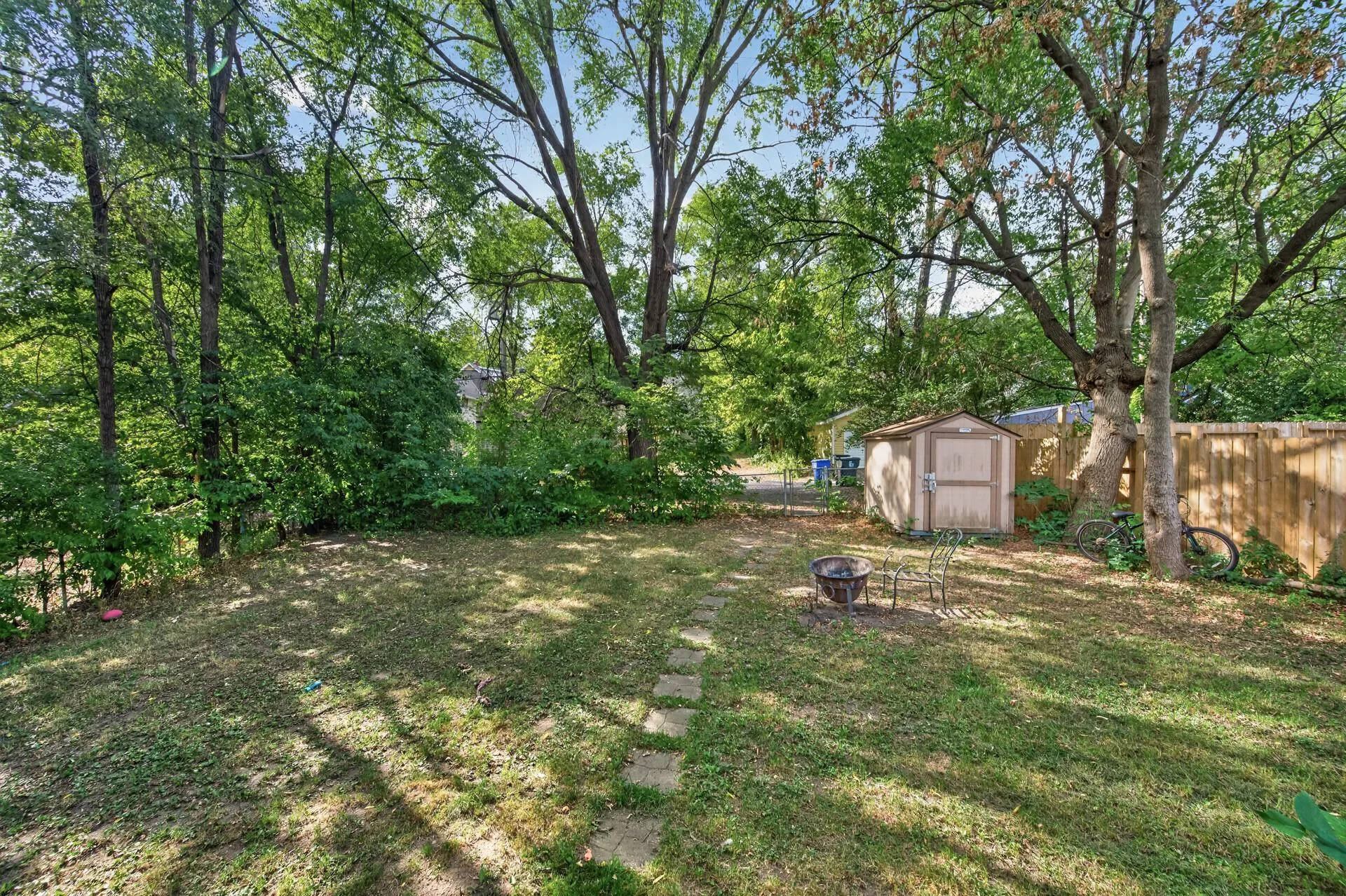 Photo 23 of 1076 Ross Avenue