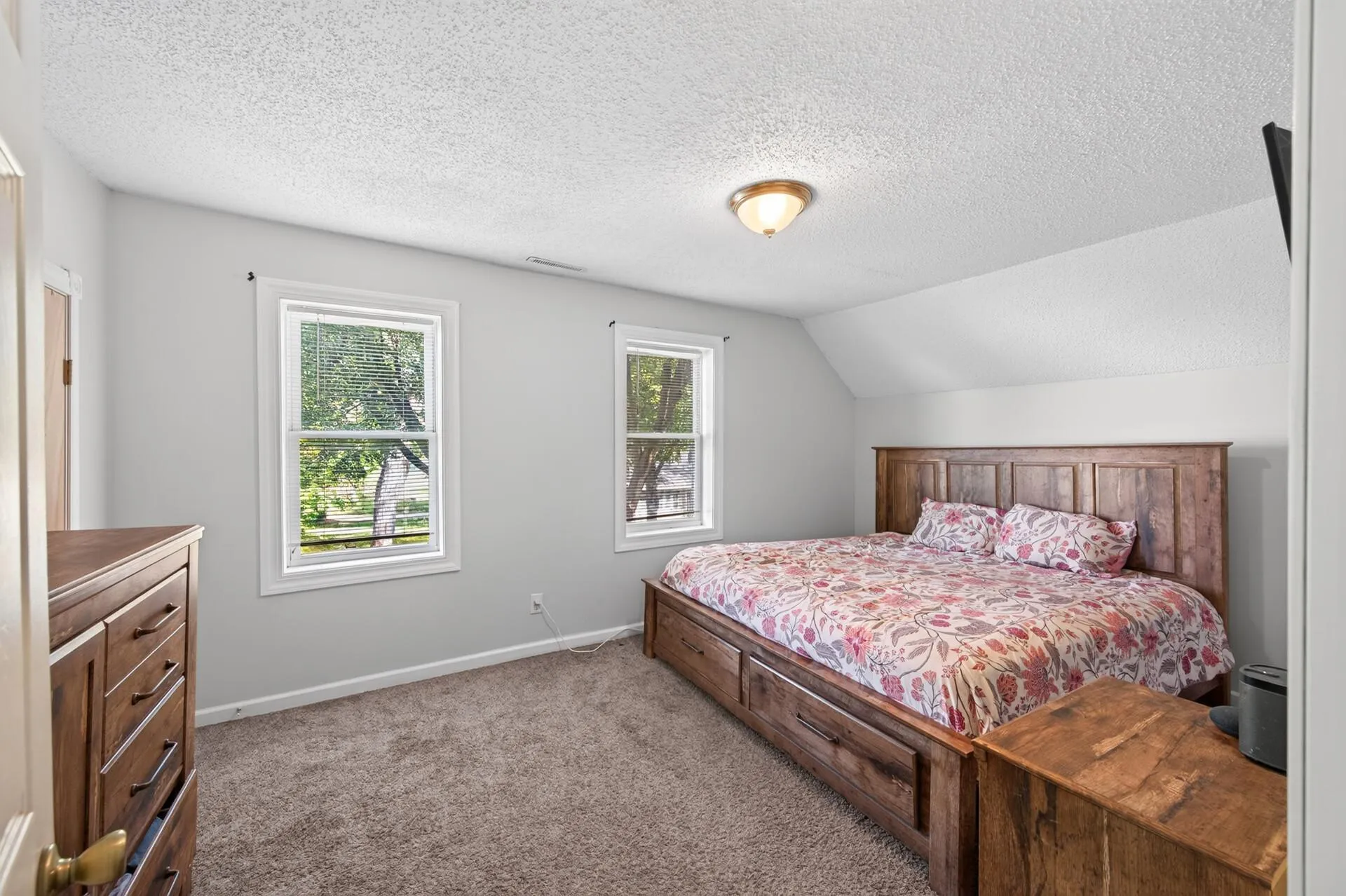 Photo 11 of 1076 Ross Avenue