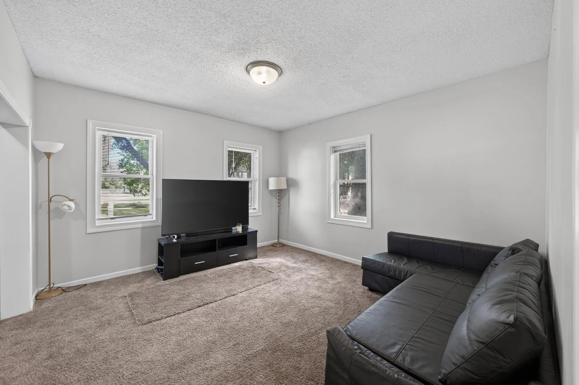 Photo 3 of 1076 Ross Avenue