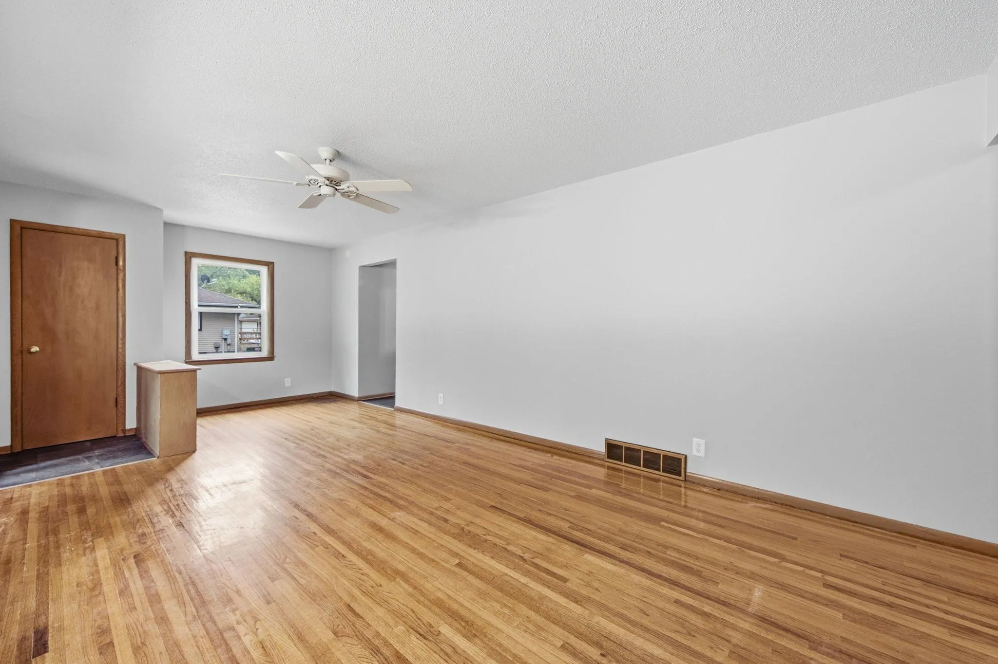 Photo 6 of 6717 Dutton Avenue