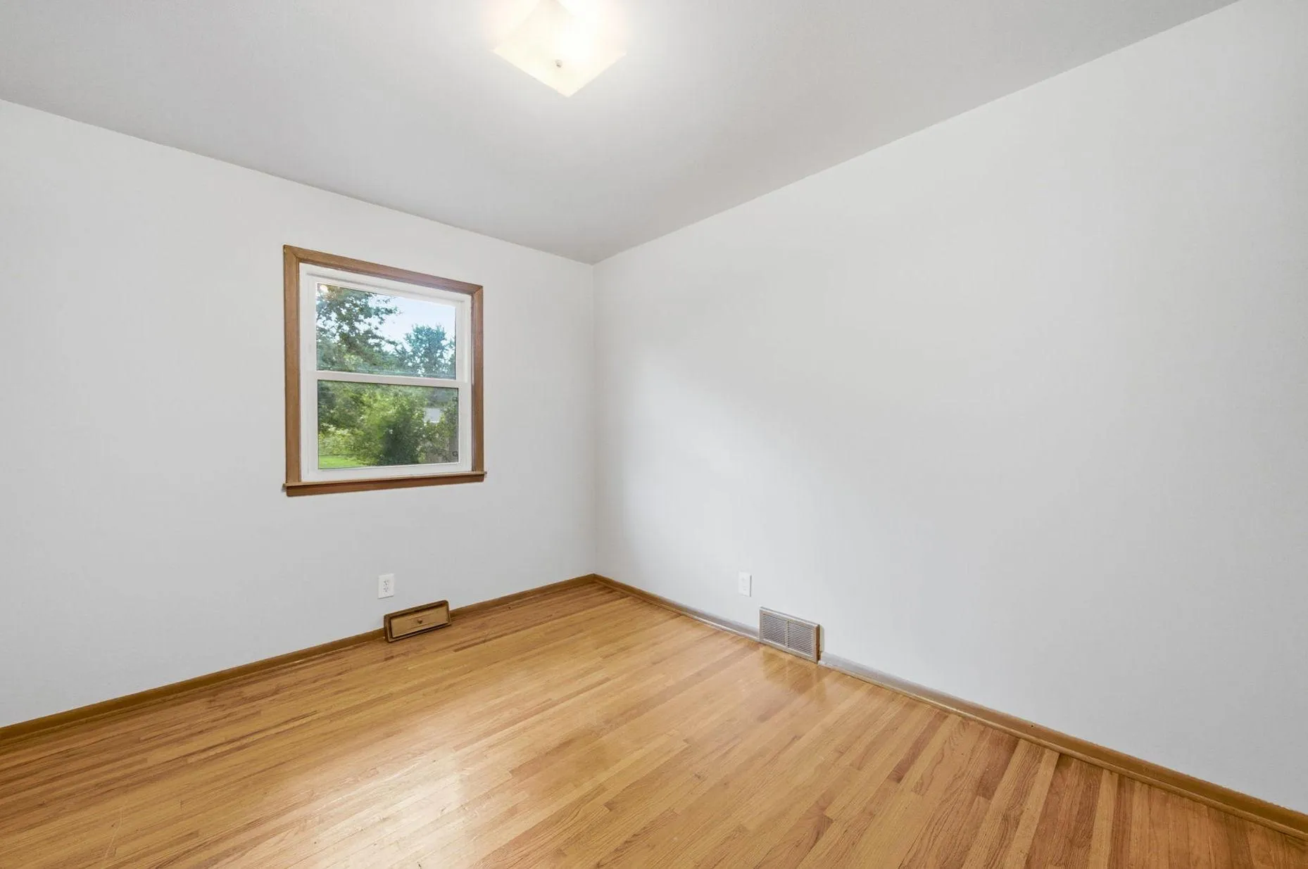 Photo 18 of 6717 Dutton Avenue