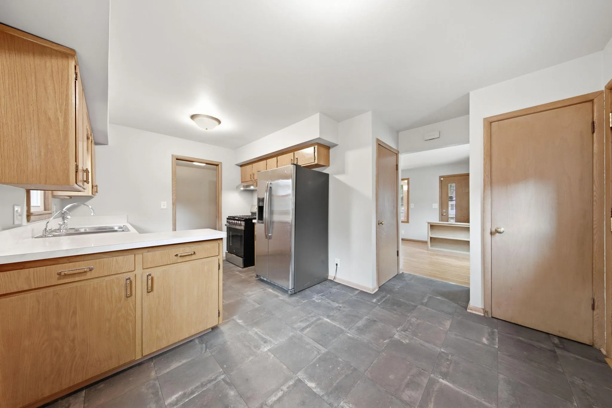 Photo 9 of 6717 Dutton Avenue