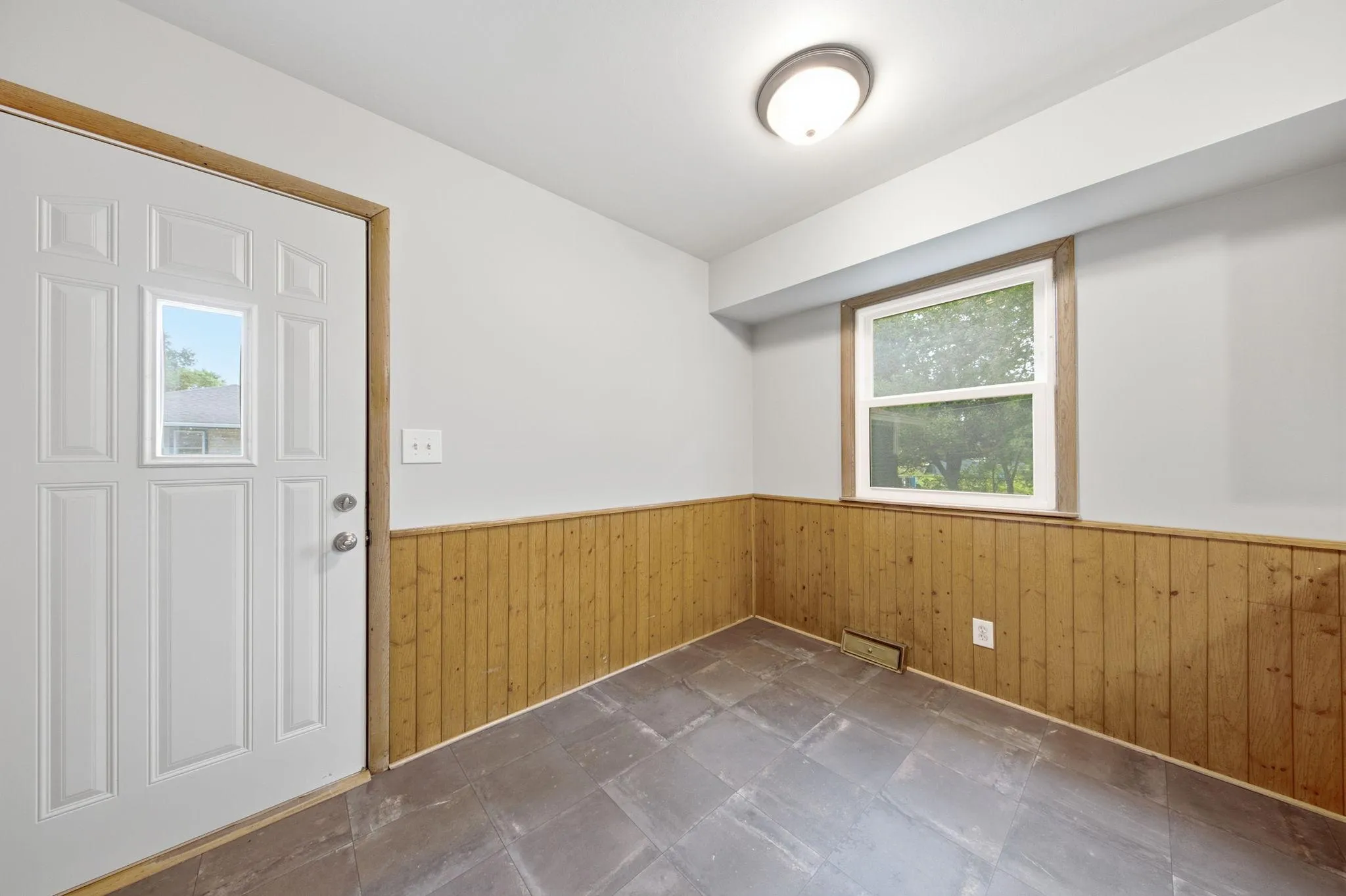 Photo 8 of 6717 Dutton Avenue