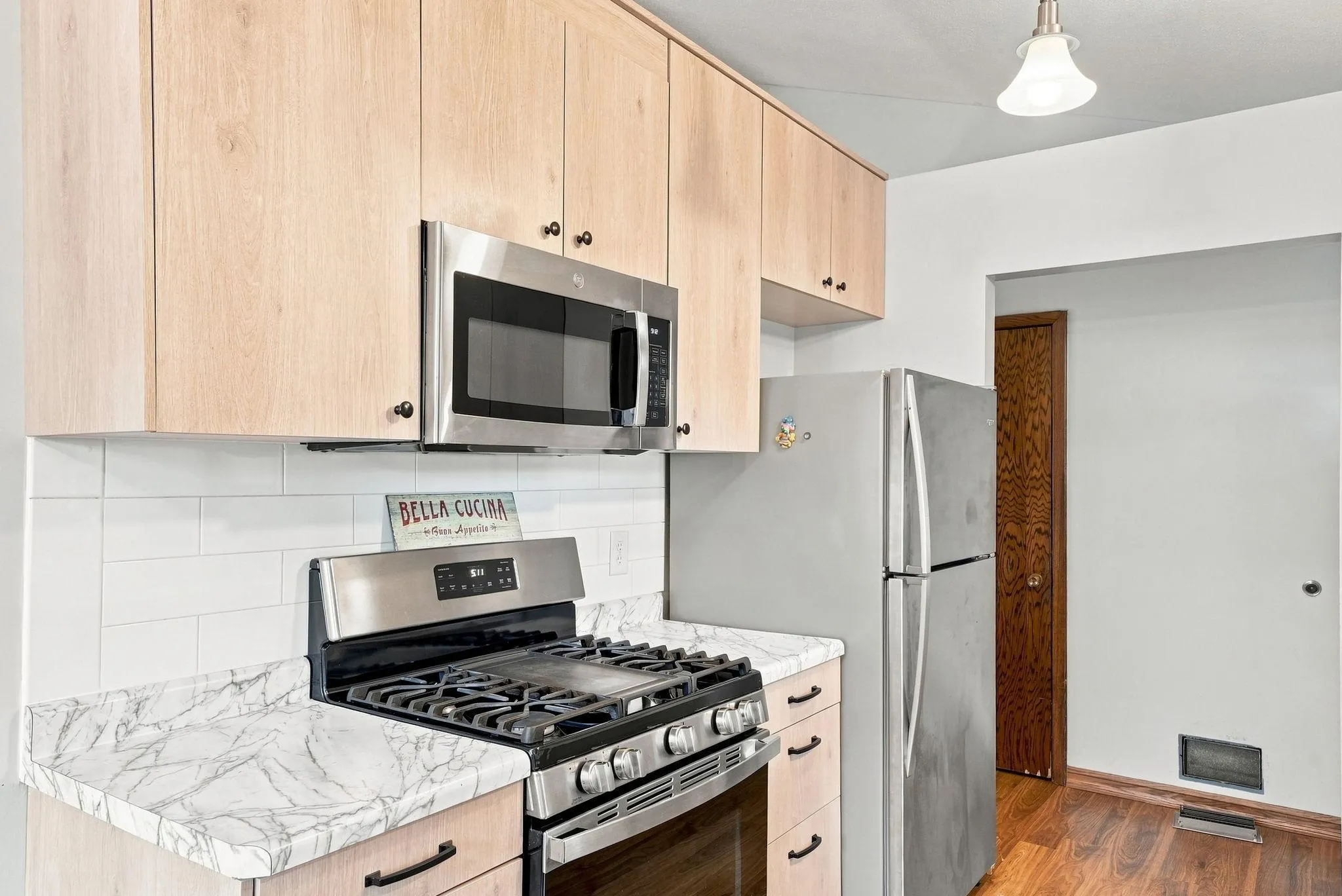 Photo 12 of 725 50 1/2 Ne Avenue