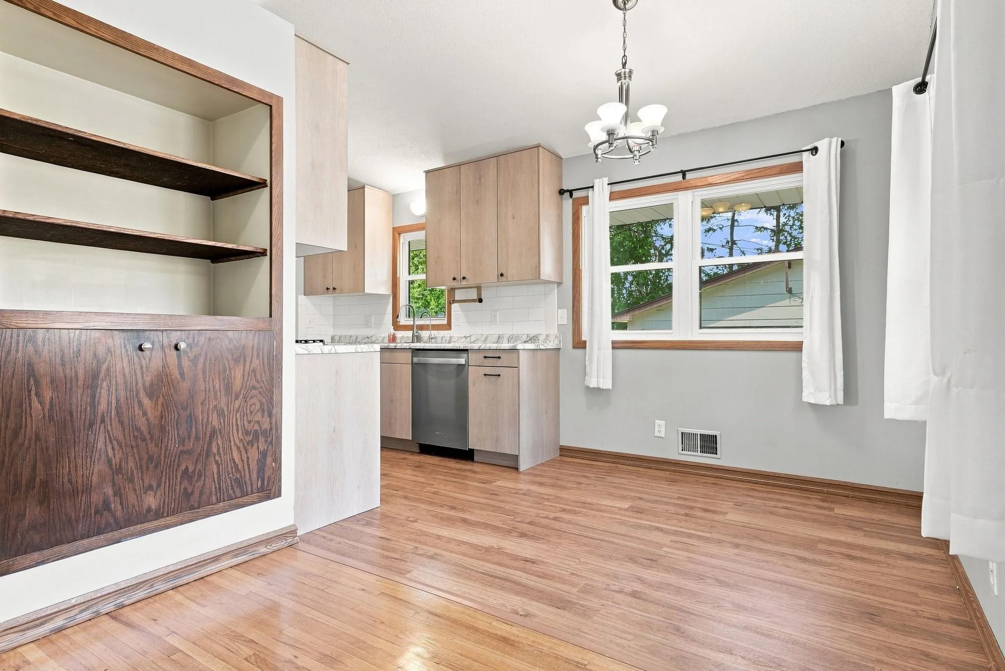 Photo 7 of 725 50 1/2 Ne Avenue