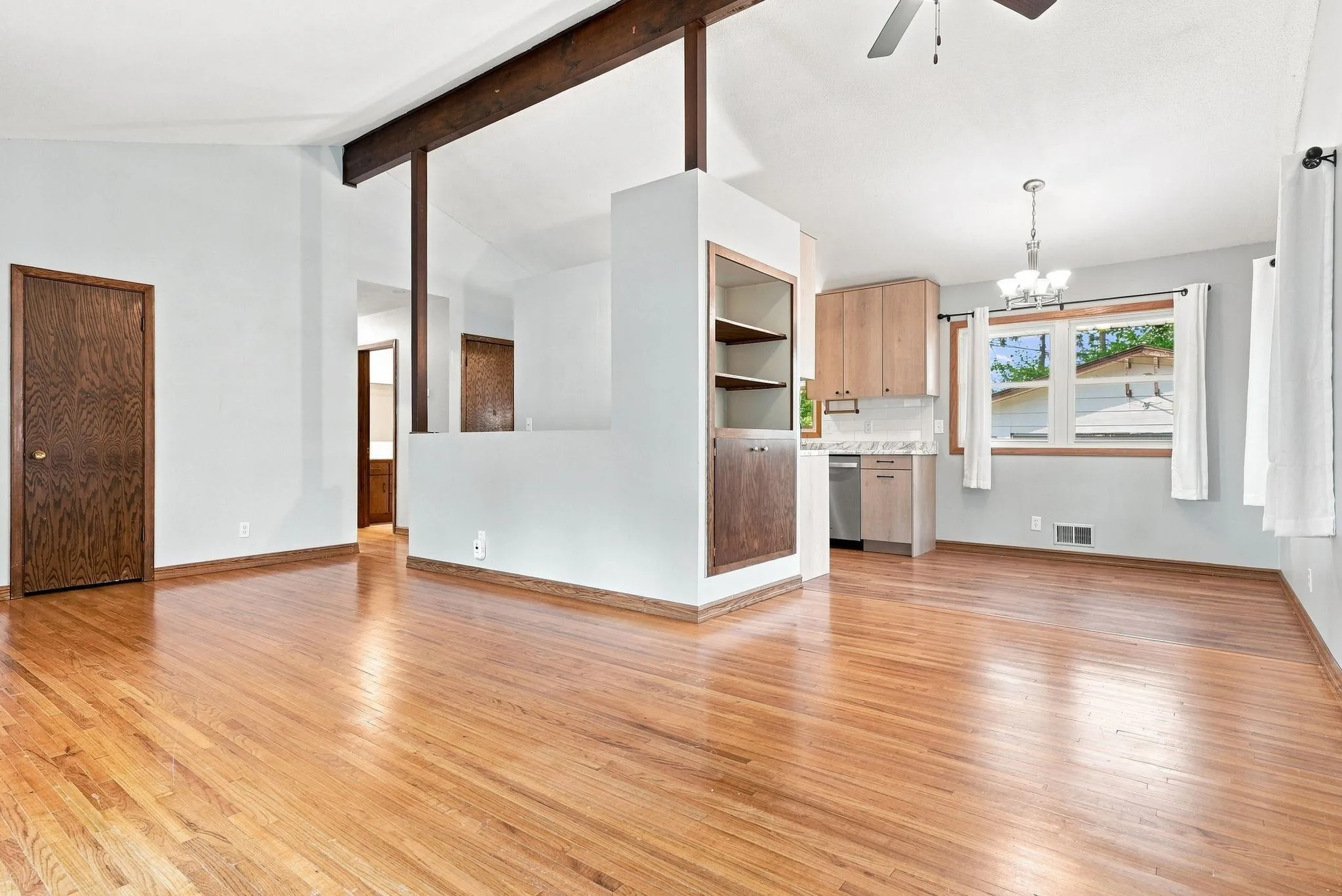 Photo 5 of 725 50 1/2 Ne Avenue