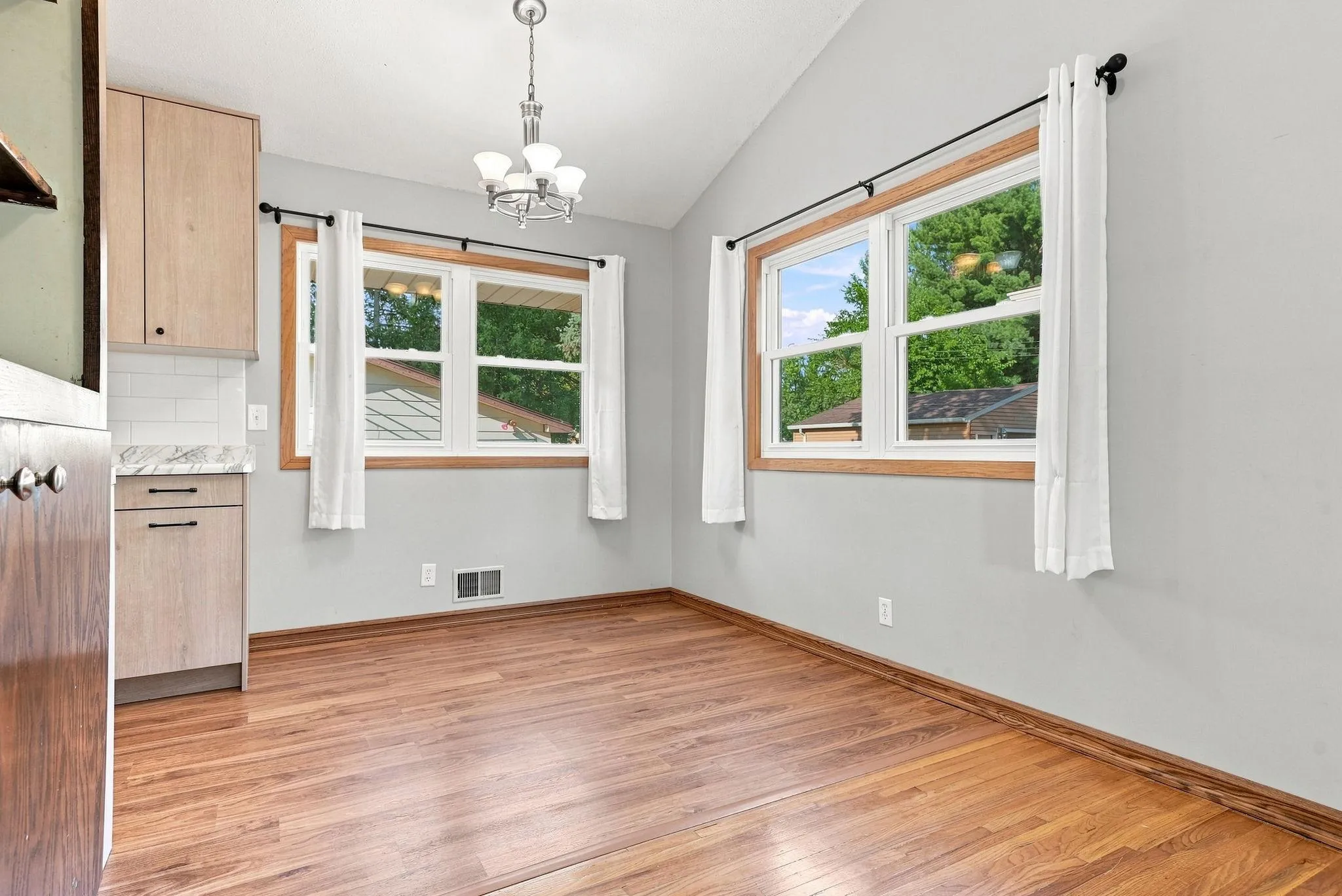 Photo 8 of 725 50 1/2 Ne Avenue