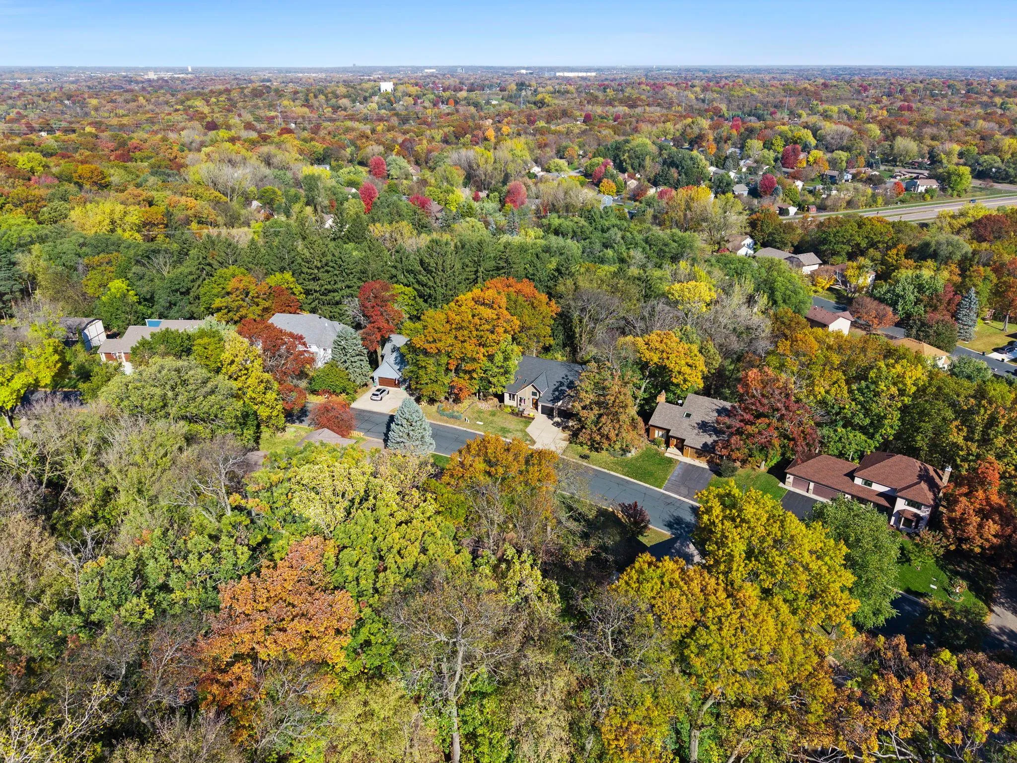 Photo 3 of 4640 Parkcliff Drive