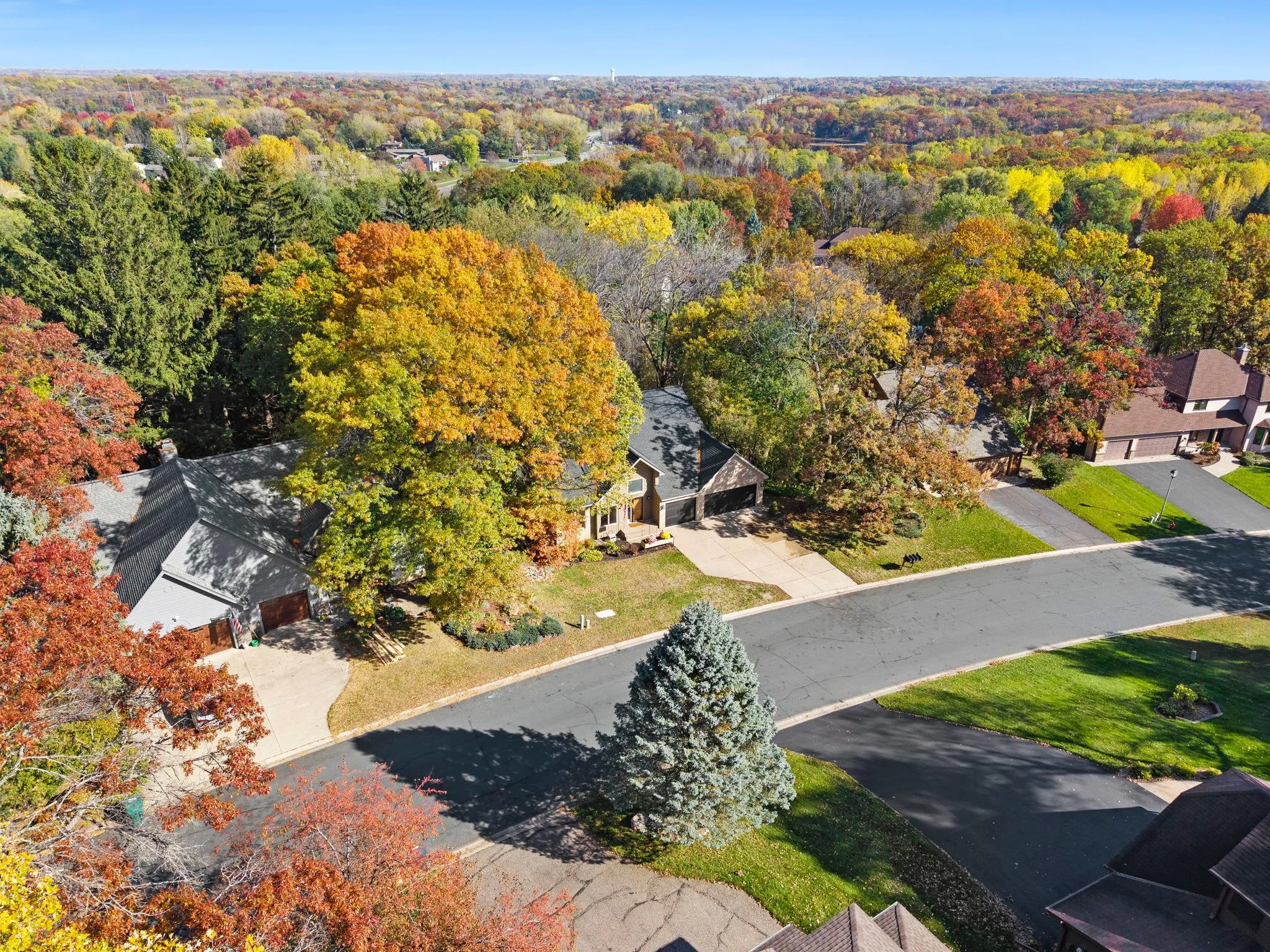 Photo 7 of 4640 Parkcliff Drive