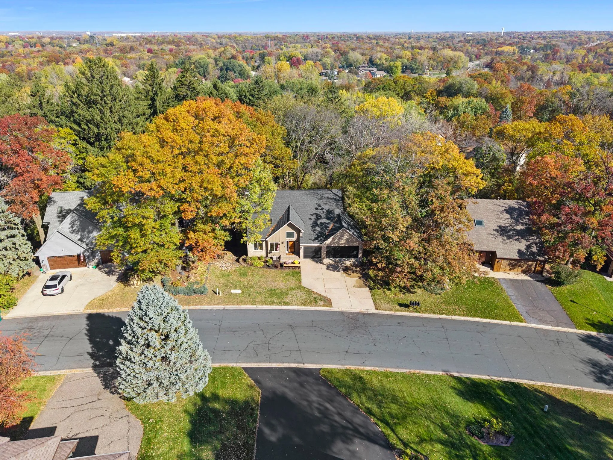 Photo 6 of 4640 Parkcliff Drive