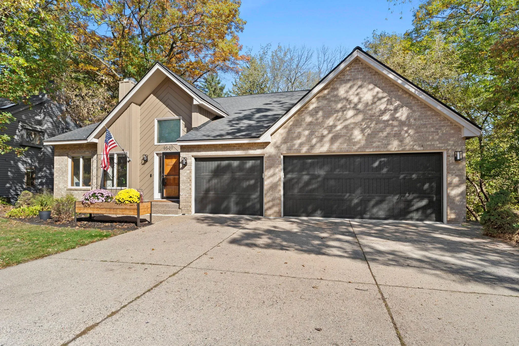 Photo 11 of 4640 Parkcliff Drive