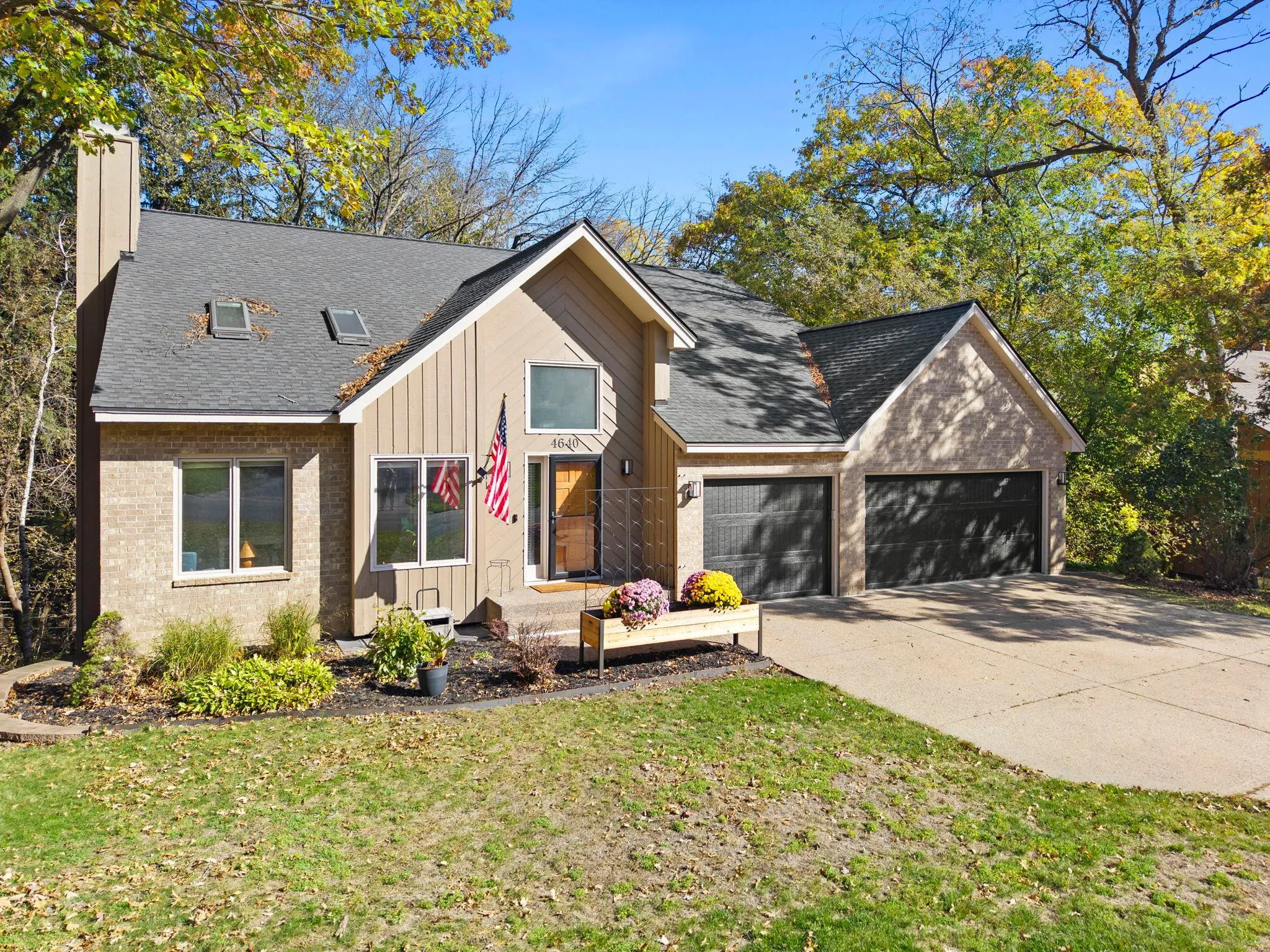 Photo 10 of 4640 Parkcliff Drive