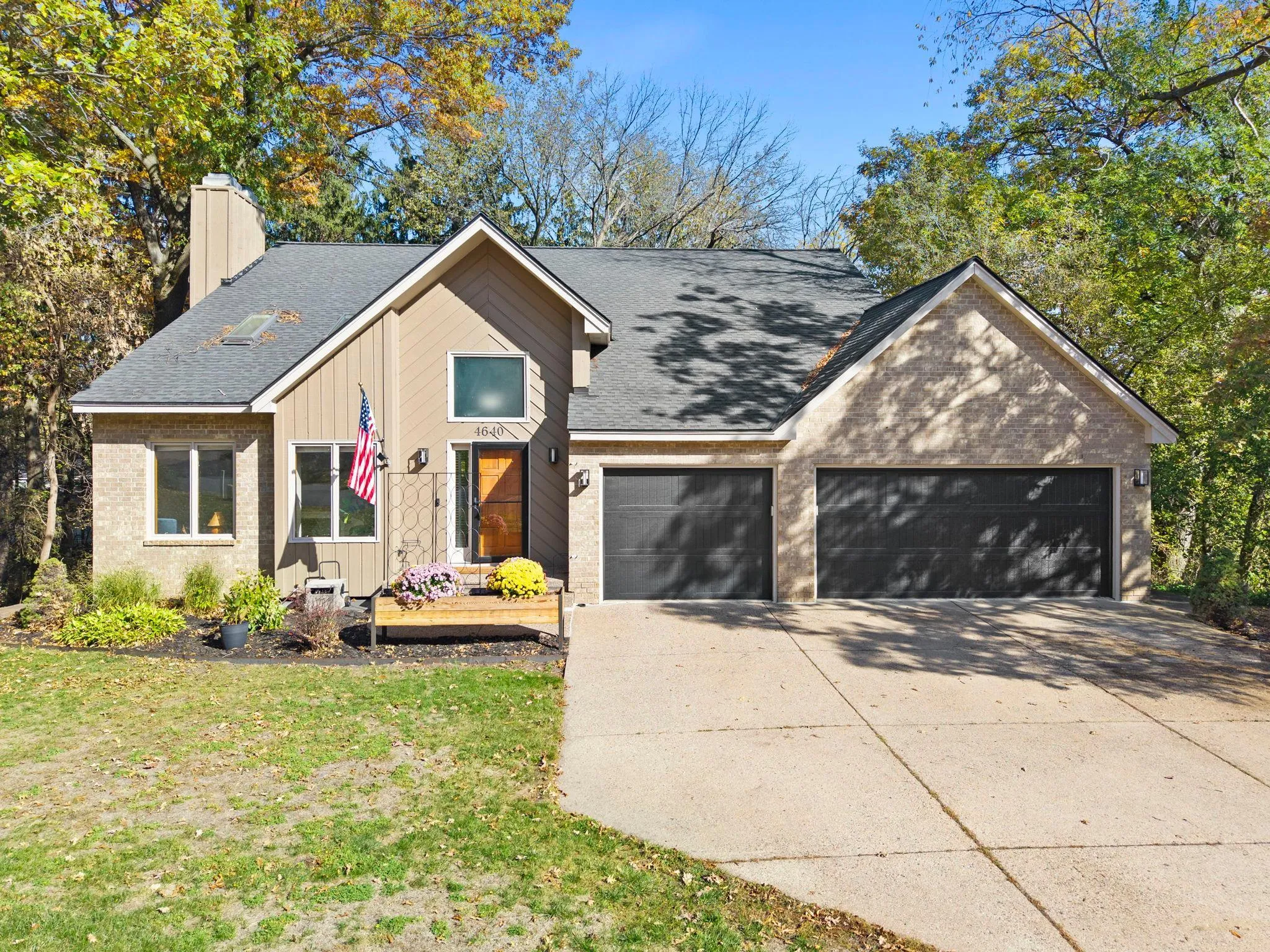 Photo 9 of 4640 Parkcliff Drive