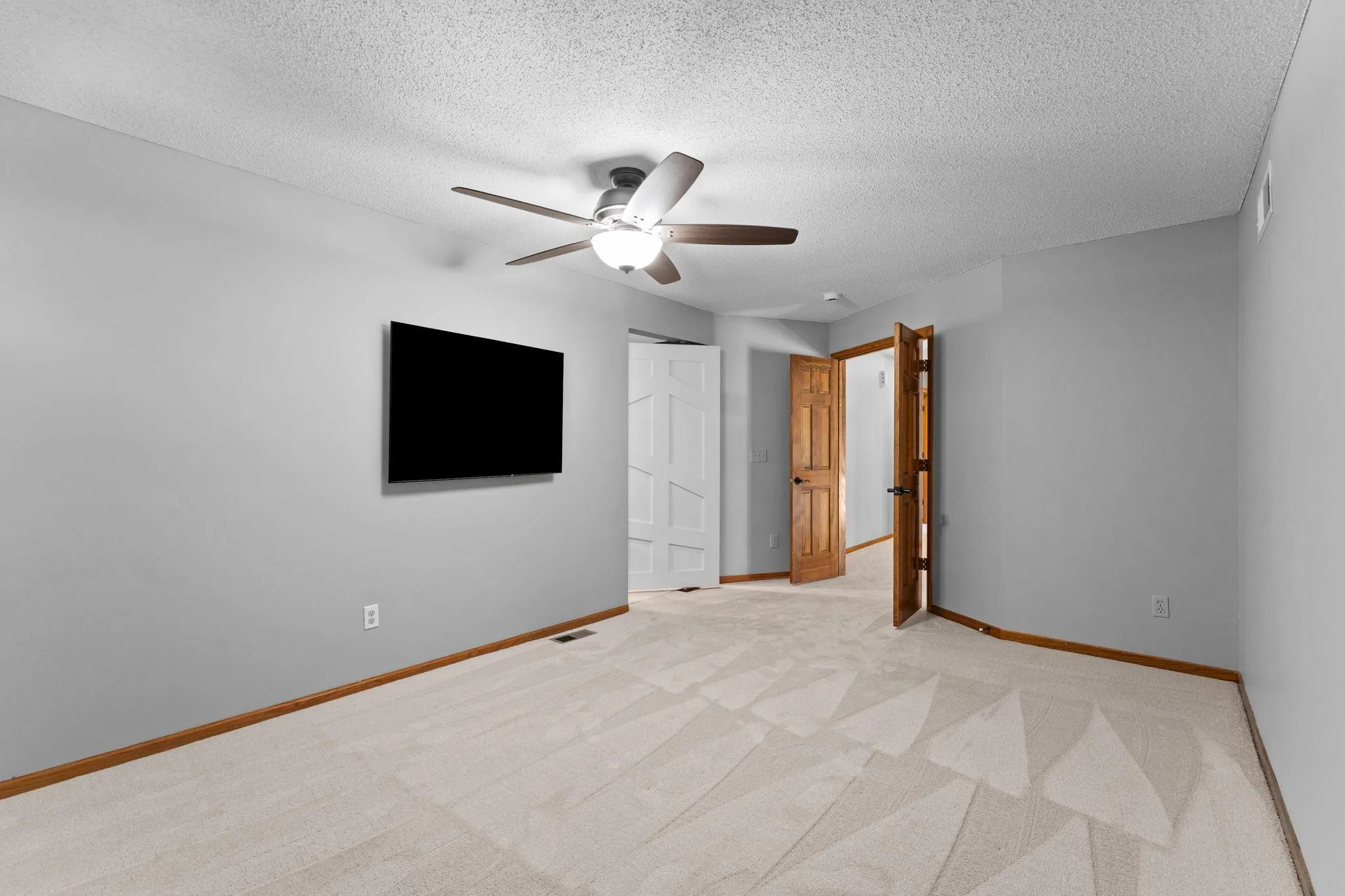 Photo 41 of 4640 Parkcliff Drive