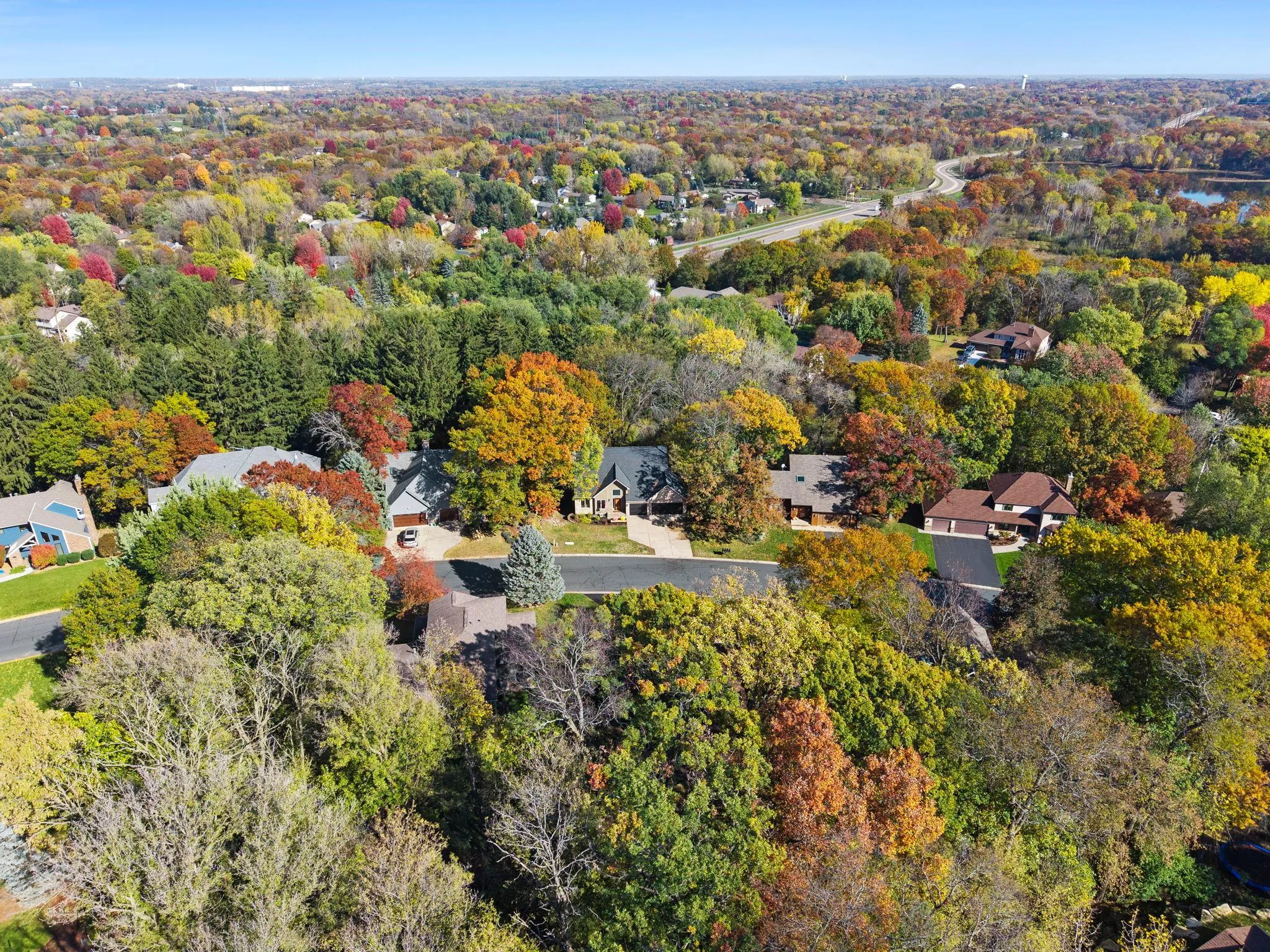 Photo 4 of 4640 Parkcliff Drive