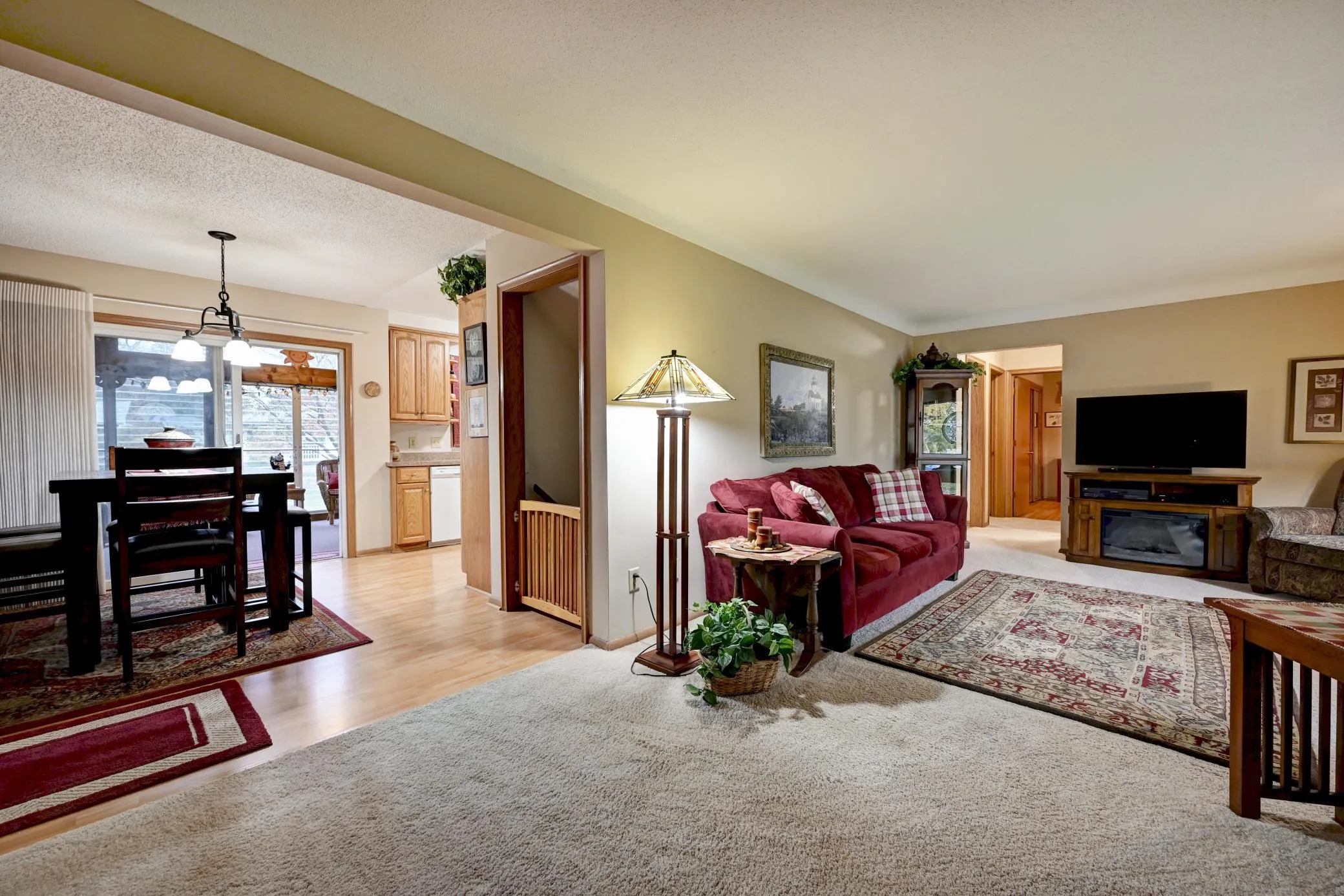 Photo 5 of 31 65 1/2 Ne Way