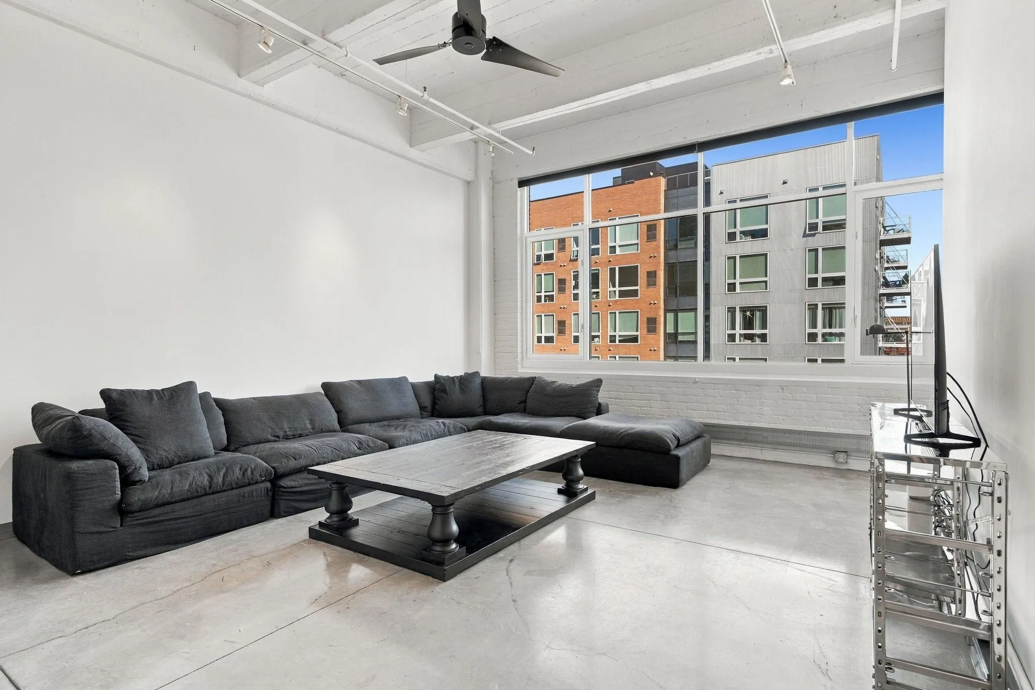 Photo 3 of 700 Washington N Avenue Unit 420