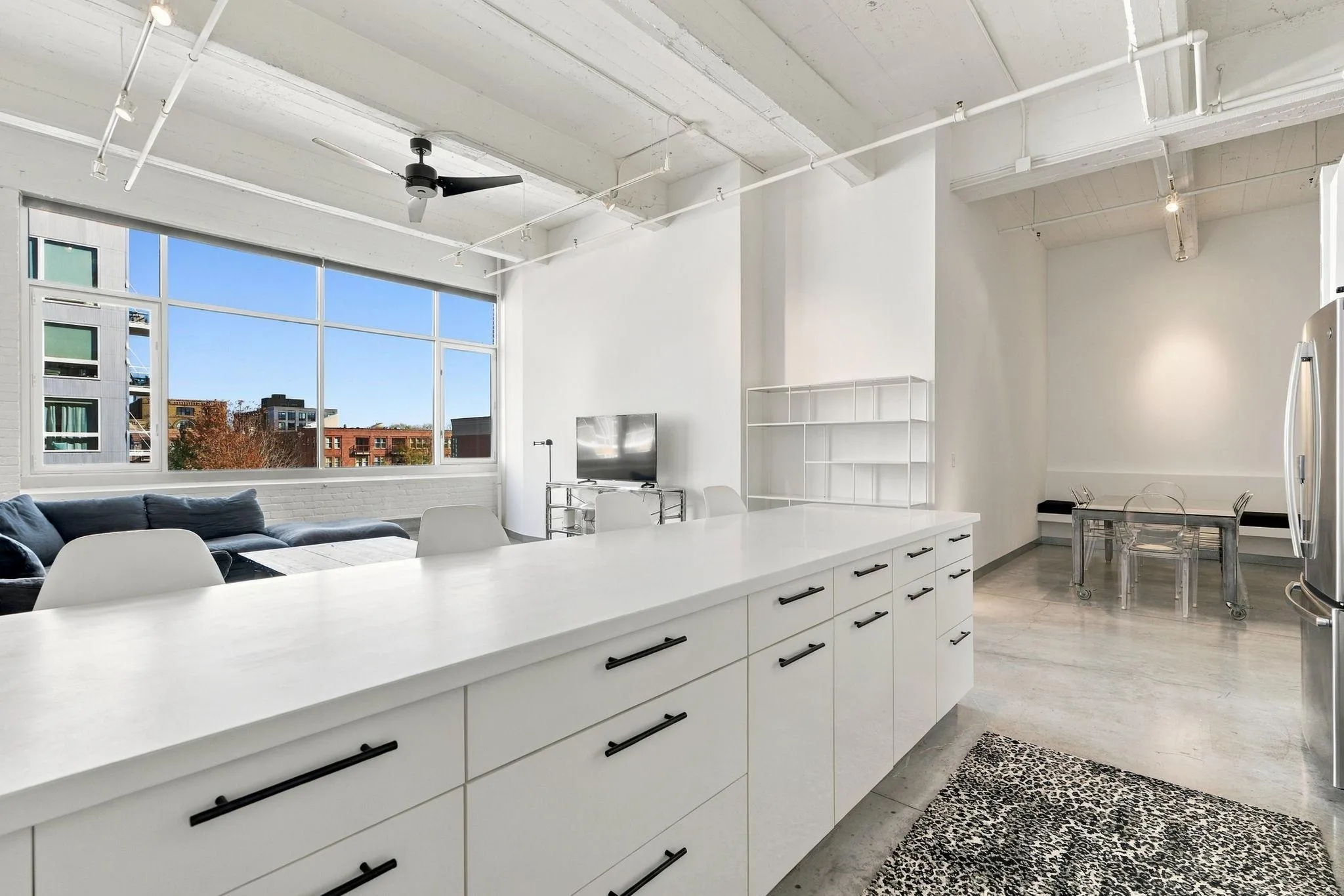 Photo 10 of 700 Washington N Avenue Unit 420