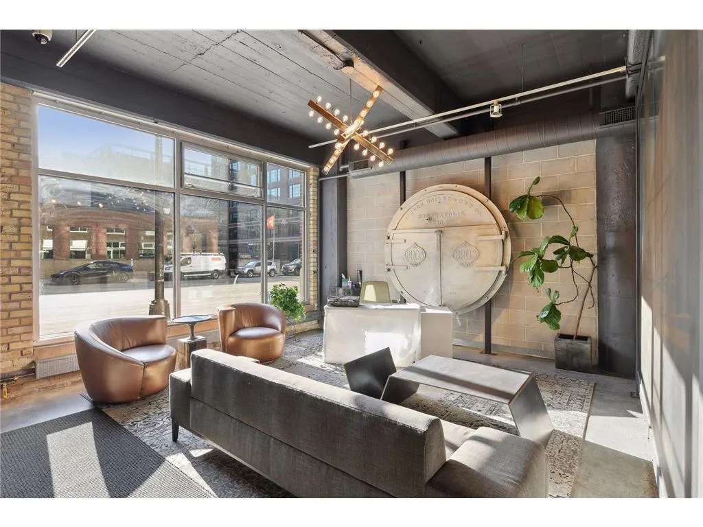 Photo 33 of 700 Washington N Avenue Unit 420