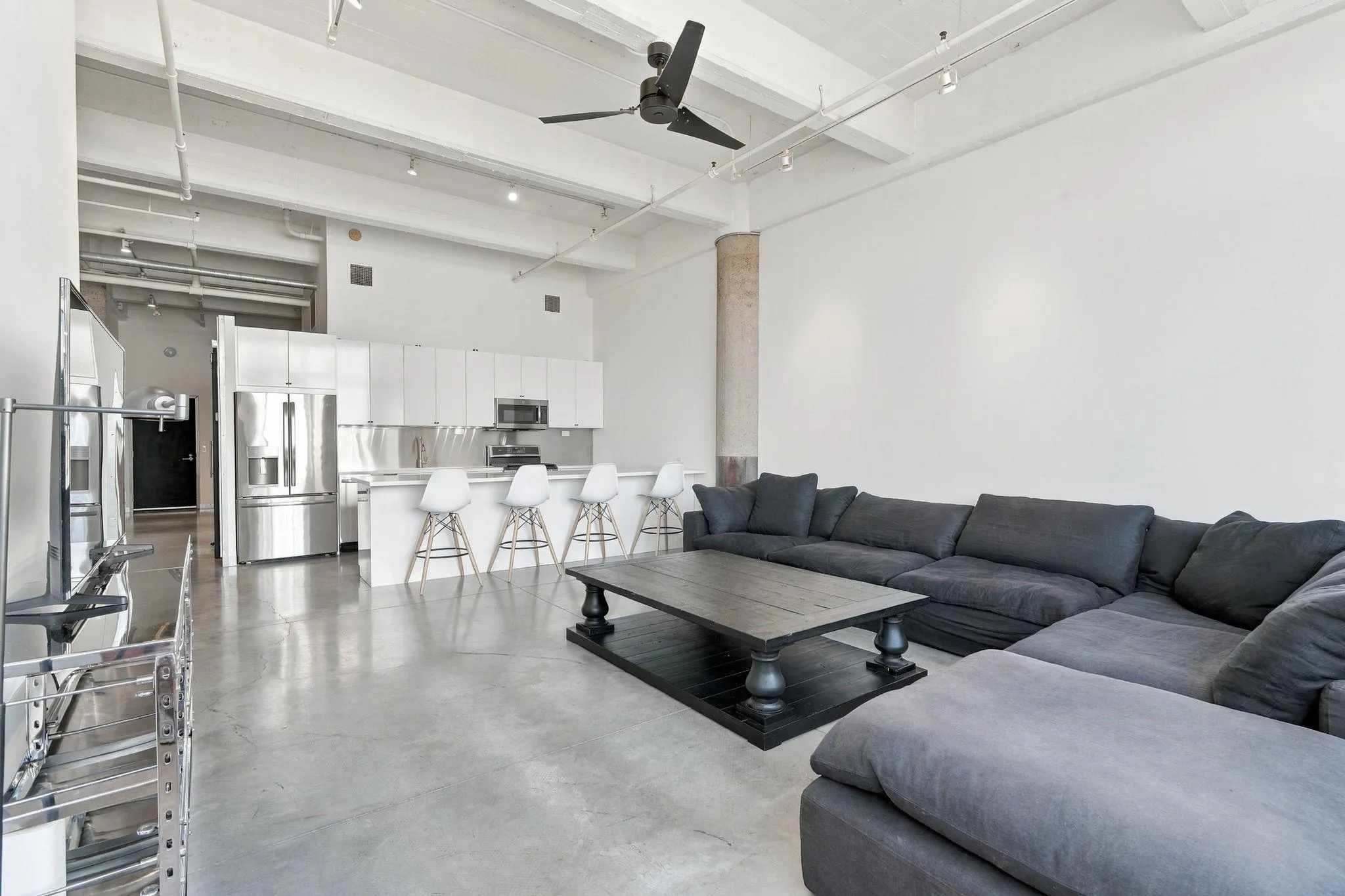 Photo 4 of 700 Washington N Avenue Unit 420